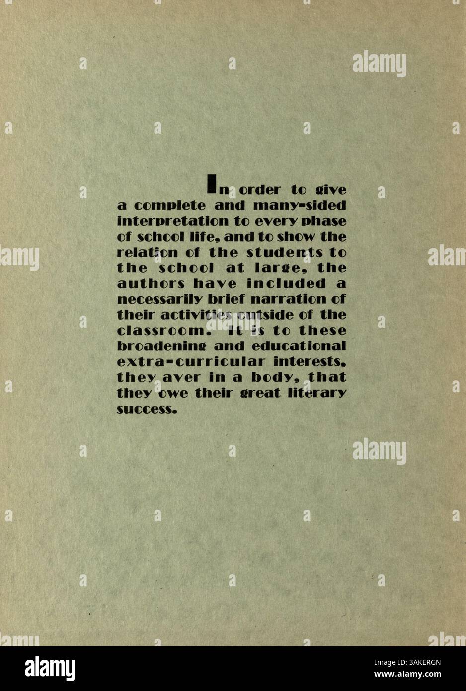 Das Hesperian Yearbook 1932 erfasst die Leistungen der Schüler der West High School, einschließlich ihrer Teilnahme an Akademikern, Leichtathletik und außerschulischen Aktivitäten während des Jahres 1931-1932. Stockfoto