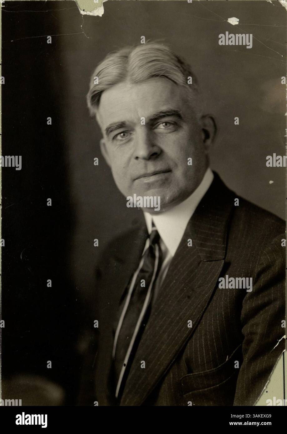 William Ahern spielte eine Schlüsselrolle bei der Organisation von Bowlingligen in Minneapolis und trug zu den Freizeitaktivitäten und sozialen Aktivitäten der Stadt bei. Stockfoto