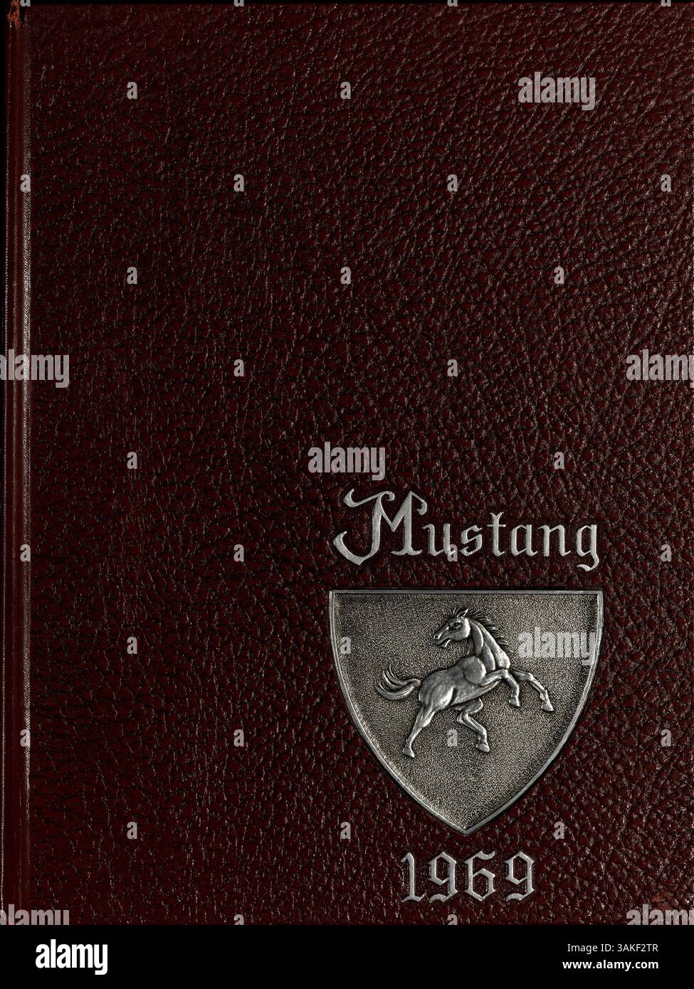 Das Breck Yearbook 1969 mit dem Titel „Mustang“ dokumentiert die Schüler, Lehrer, Vereine, Leichtathletik und Veranstaltungen aus dem Schuljahr 1968-1969 an der Breck School. Stockfoto