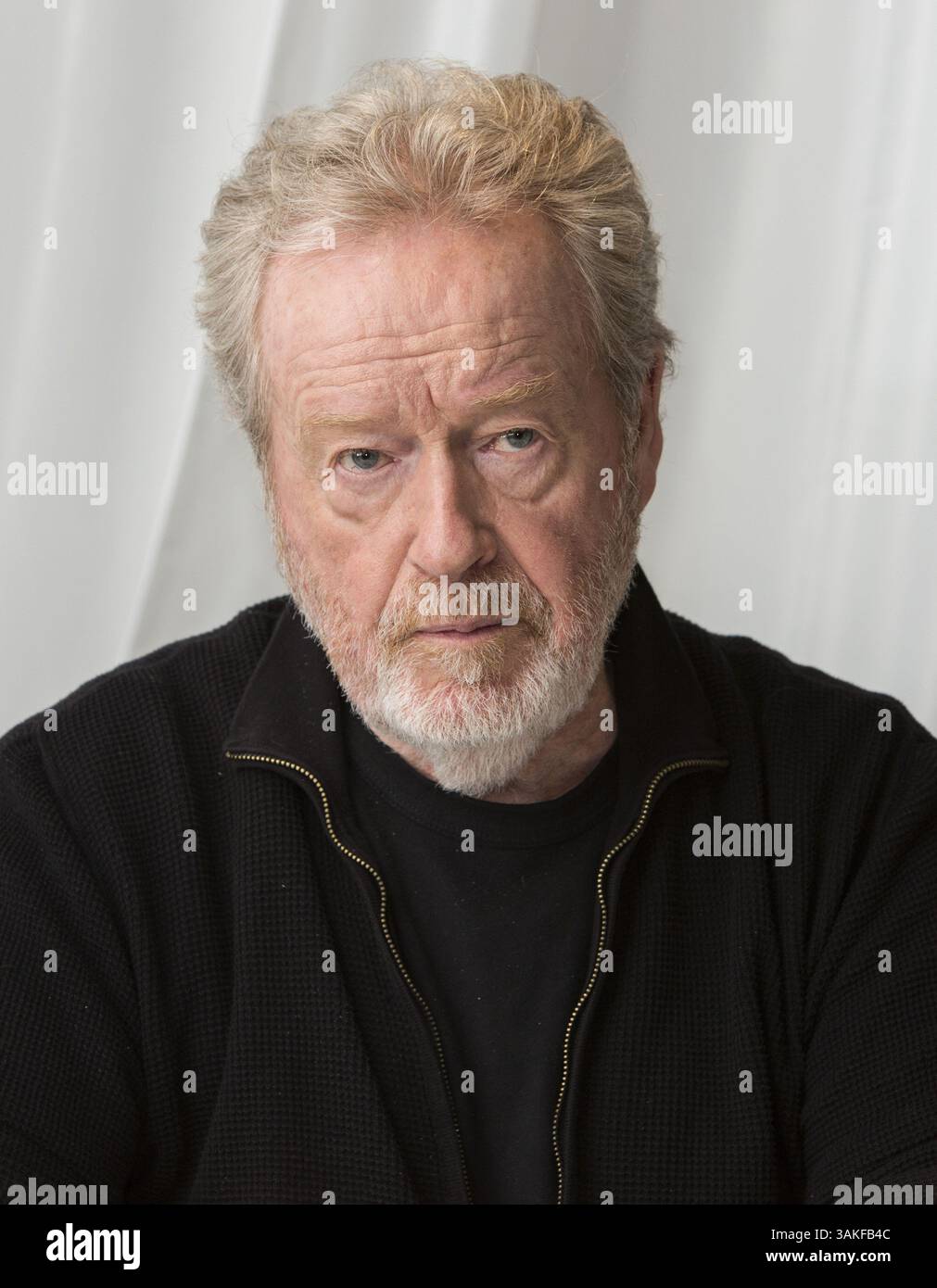 4. Mai 2017: London, Vereinigtes Königreich - RIDLEY SCOTT Regisseur des Films Alien: Covenant Sir Ridley Scott (* November 30 1937 in London) ist ein englischer Filmregisseur und Produzent. Nach seinem kommerziellen Durchbruch mit dem Science-Fiction-Horrorfilm Alien (1979) sind seine bekanntesten Werke der neo-noir-dystopische Science-Fiction-Film Blade Runner (1982), das Krimi Thelma & Louise (1991), das historische Drama und der beste Picture-Oscar-Gewinner Gladiator (2000), der Kriegsfilm Black Hawk Down (2001), der Kriminalthriller Hannibal (2001), der biographische Film American Gangster (2007) und der Science-Fiction-Film Prometheus Stockfoto