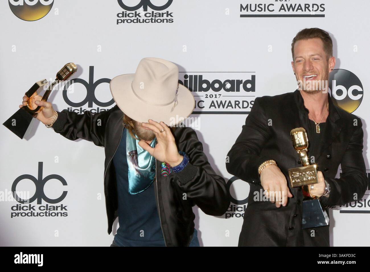Mai 2017 - Las Vegas, NV, USA - LAS VEGAS - 21. MAI: Florida Georgia Line, Brian Kelley, Tyler Hubbard beim Billboard Awards Press Room 2017 in der T-Mobile Arena am 21. Mai 2017 in Las Vegas, NV (Credit Image: © Kathy Hutchins/Newscom via ZUMA Press) Stockfoto