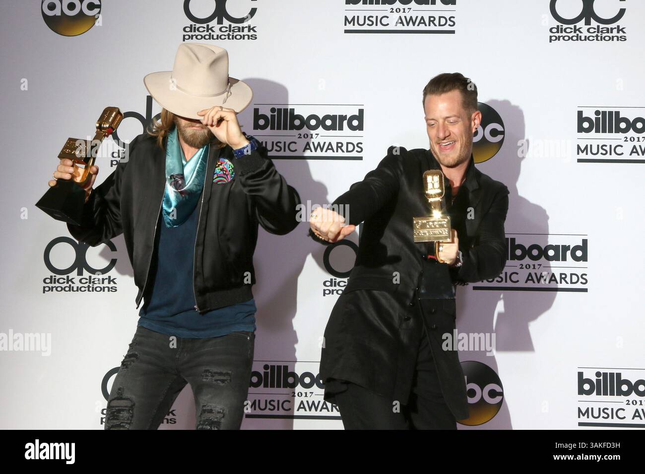 Mai 2017 - Las Vegas, NV, USA - LAS VEGAS - 21. MAI: Florida Georgia Line, Brian Kelley, Tyler Hubbard beim Billboard Awards Press Room 2017 in der T-Mobile Arena am 21. Mai 2017 in Las Vegas, NV (Credit Image: © Kathy Hutchins/Newscom via ZUMA Press) Stockfoto
