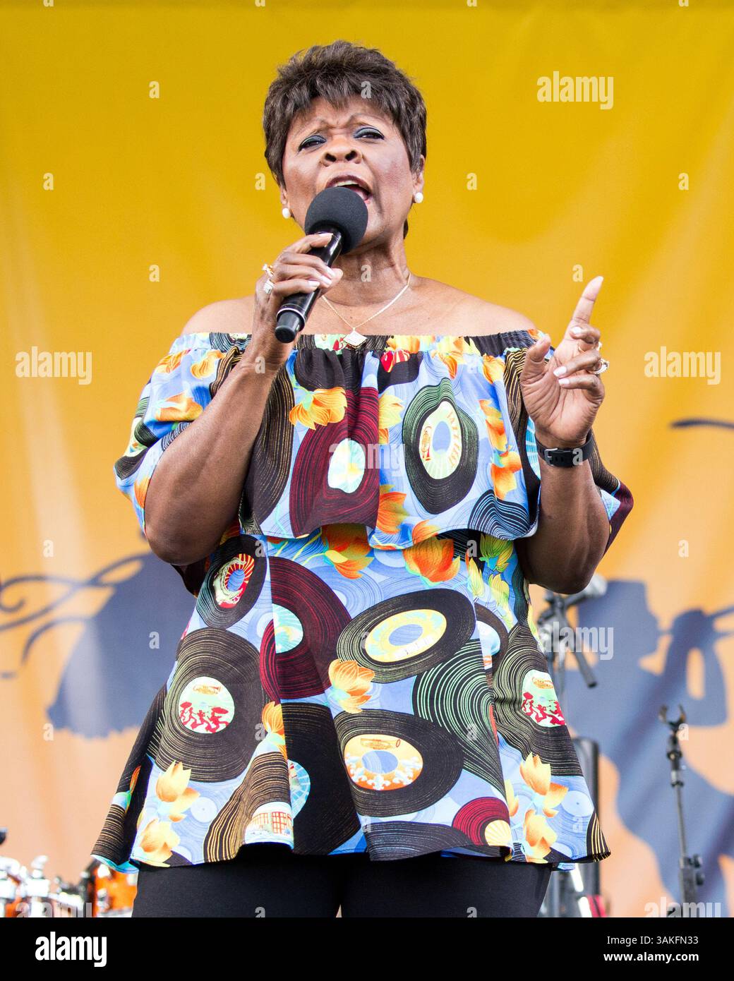 Mai 2017: New Orleans, Lousiana, USA S – IRMA THOMAS während des New Orleans Jazz & Heritage Festivals in New Orleans, Louisiana (Foto: © Daniel DeSlover via ZUMA Wire) Stockfoto