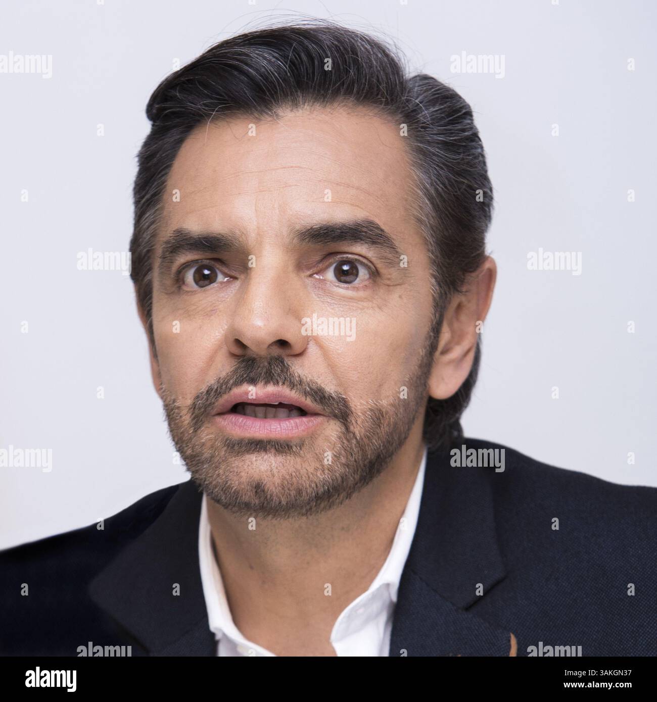 1. April 2017 – Hollywood, Kalifornien, USA – Eugenio Derbez wirbt für „How to be a Latin Lover“ Eugenio Gonaález Derbez (* 2. September 1961) ist ein mexikanischer Schauspieler, Komiker, Drehbuchautor, Schriftsteller, Unternehmer, Schauspieler, Schauspieler, Schauspieler, Schauspieler, Schauspieler und Schauspieler. Produzent und Regisseur. 2014 wurde er von Variety als der einflussreichste Hispanic-Mann der Welt anerkannt. Eugenio Derbez ist eine der einflussreichsten kreativen Kräfte in Lateinamerika und der anerkannteste Akteur unter der spanischsprachigen Bevölkerung in den USA. Sein Spielfilm Instructions Not Included, in dem er Regie führte, mitschrieb und in dem er die Hauptrolle spielte, wurde zum erfolgreichsten S Stockfoto