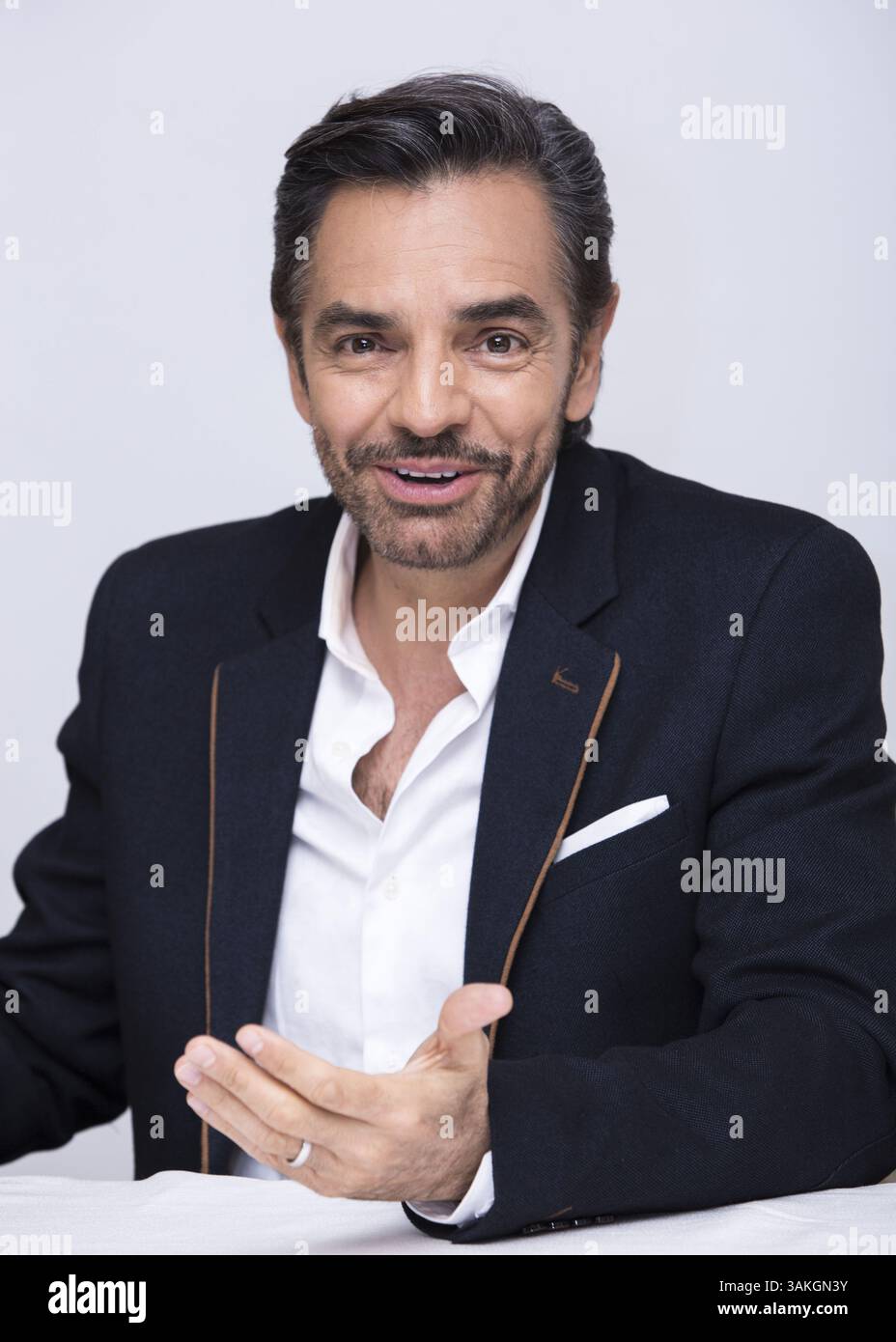 1. April 2017 – Hollywood, Kalifornien, USA – Eugenio Derbez wirbt für „How to be a Latin Lover“ Eugenio Gonaález Derbez (* 2. September 1961) ist ein mexikanischer Schauspieler, Komiker, Drehbuchautor, Schriftsteller, Unternehmer, Schauspieler, Schauspieler, Schauspieler, Schauspieler, Schauspieler und Schauspieler. Produzent und Regisseur. 2014 wurde er von Variety als der einflussreichste Hispanic-Mann der Welt anerkannt. Eugenio Derbez ist eine der einflussreichsten kreativen Kräfte in Lateinamerika und der anerkannteste Akteur unter der spanischsprachigen Bevölkerung in den USA. Sein Spielfilm Instructions Not Included, in dem er Regie führte, mitschrieb und in dem er die Hauptrolle spielte, wurde zum erfolgreichsten S Stockfoto