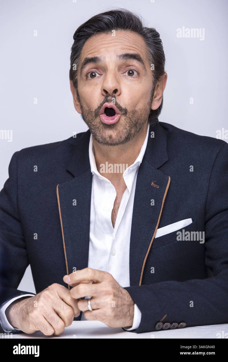 1. April 2017 – Hollywood, Kalifornien, USA – Eugenio Derbez wirbt für „How to be a Latin Lover“ Eugenio Gonaález Derbez (* 2. September 1961) ist ein mexikanischer Schauspieler, Komiker, Drehbuchautor, Schriftsteller, Unternehmer, Schauspieler, Schauspieler, Schauspieler, Schauspieler, Schauspieler und Schauspieler. Produzent und Regisseur. 2014 wurde er von Variety als der einflussreichste Hispanic-Mann der Welt anerkannt. Eugenio Derbez ist eine der einflussreichsten kreativen Kräfte in Lateinamerika und der anerkannteste Akteur unter der spanischsprachigen Bevölkerung in den USA. Sein Spielfilm Instructions Not Included, in dem er Regie führte, mitschrieb und in dem er die Hauptrolle spielte, wurde zum erfolgreichsten S Stockfoto