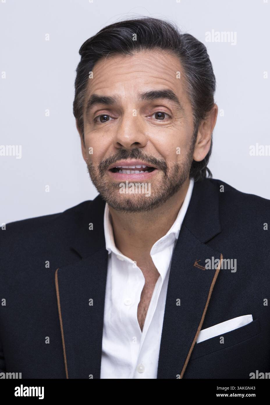 1. April 2017 – Hollywood, Kalifornien, USA – Eugenio Derbez wirbt für „How to be a Latin Lover“ Eugenio Gonaález Derbez (* 2. September 1961) ist ein mexikanischer Schauspieler, Komiker, Drehbuchautor, Schriftsteller, Unternehmer, Schauspieler, Schauspieler, Schauspieler, Schauspieler, Schauspieler und Schauspieler. Produzent und Regisseur. 2014 wurde er von Variety als der einflussreichste Hispanic-Mann der Welt anerkannt. Eugenio Derbez ist eine der einflussreichsten kreativen Kräfte in Lateinamerika und der anerkannteste Akteur unter der spanischsprachigen Bevölkerung in den USA. Sein Spielfilm Instructions Not Included, in dem er Regie führte, mitschrieb und in dem er die Hauptrolle spielte, wurde zum erfolgreichsten S Stockfoto