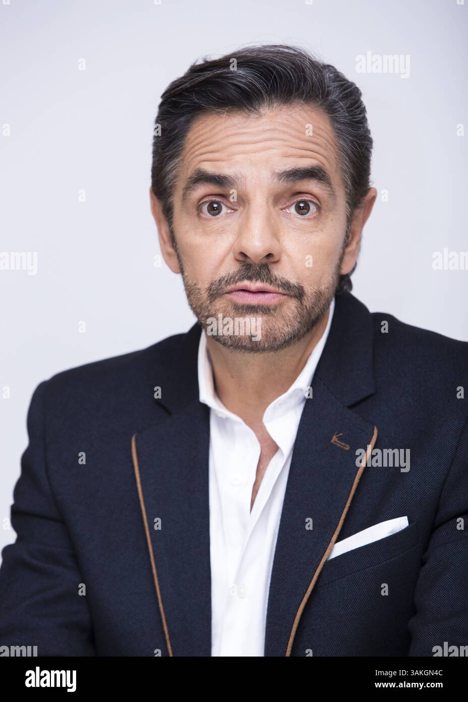 1. April 2017 – Hollywood, Kalifornien, USA – Eugenio Derbez wirbt für „How to be a Latin Lover“ Eugenio Gonaález Derbez (* 2. September 1961) ist ein mexikanischer Schauspieler, Komiker, Drehbuchautor, Schriftsteller, Unternehmer, Schauspieler, Schauspieler, Schauspieler, Schauspieler, Schauspieler und Schauspieler. Produzent und Regisseur. 2014 wurde er von Variety als der einflussreichste Hispanic-Mann der Welt anerkannt. Eugenio Derbez ist eine der einflussreichsten kreativen Kräfte in Lateinamerika und der anerkannteste Akteur unter der spanischsprachigen Bevölkerung in den USA. Sein Spielfilm Instructions Not Included, in dem er Regie führte, mitschrieb und in dem er die Hauptrolle spielte, wurde zum erfolgreichsten S Stockfoto