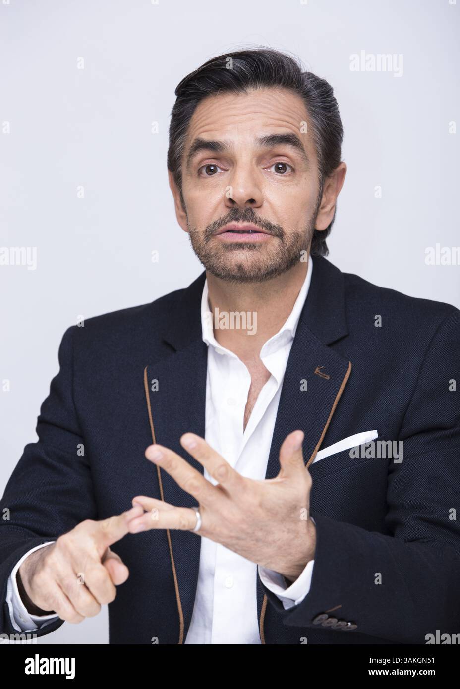 1. April 2017 – Hollywood, Kalifornien, USA – Eugenio Derbez wirbt für „How to be a Latin Lover“ Eugenio Gonaález Derbez (* 2. September 1961) ist ein mexikanischer Schauspieler, Komiker, Drehbuchautor, Schriftsteller, Unternehmer, Schauspieler, Schauspieler, Schauspieler, Schauspieler, Schauspieler und Schauspieler. Produzent und Regisseur. 2014 wurde er von Variety als der einflussreichste Hispanic-Mann der Welt anerkannt. Eugenio Derbez ist eine der einflussreichsten kreativen Kräfte in Lateinamerika und der anerkannteste Akteur unter der spanischsprachigen Bevölkerung in den USA. Sein Spielfilm Instructions Not Included, in dem er Regie führte, mitschrieb und in dem er die Hauptrolle spielte, wurde zum erfolgreichsten S Stockfoto
