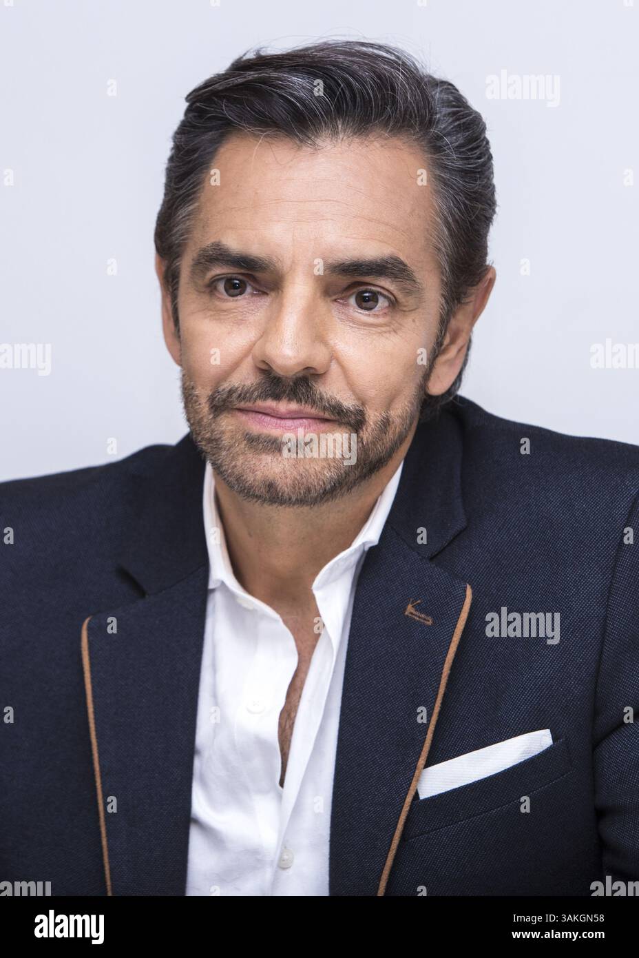 1. April 2017 – Hollywood, Kalifornien, USA – Eugenio Derbez wirbt für „How to be a Latin Lover“ Eugenio Gonaález Derbez (* 2. September 1961) ist ein mexikanischer Schauspieler, Komiker, Drehbuchautor, Schriftsteller, Unternehmer, Schauspieler, Schauspieler, Schauspieler, Schauspieler, Schauspieler und Schauspieler. Produzent und Regisseur. 2014 wurde er von Variety als der einflussreichste Hispanic-Mann der Welt anerkannt. Eugenio Derbez ist eine der einflussreichsten kreativen Kräfte in Lateinamerika und der anerkannteste Akteur unter der spanischsprachigen Bevölkerung in den USA. Sein Spielfilm Instructions Not Included, in dem er Regie führte, mitschrieb und in dem er die Hauptrolle spielte, wurde zum erfolgreichsten S Stockfoto
