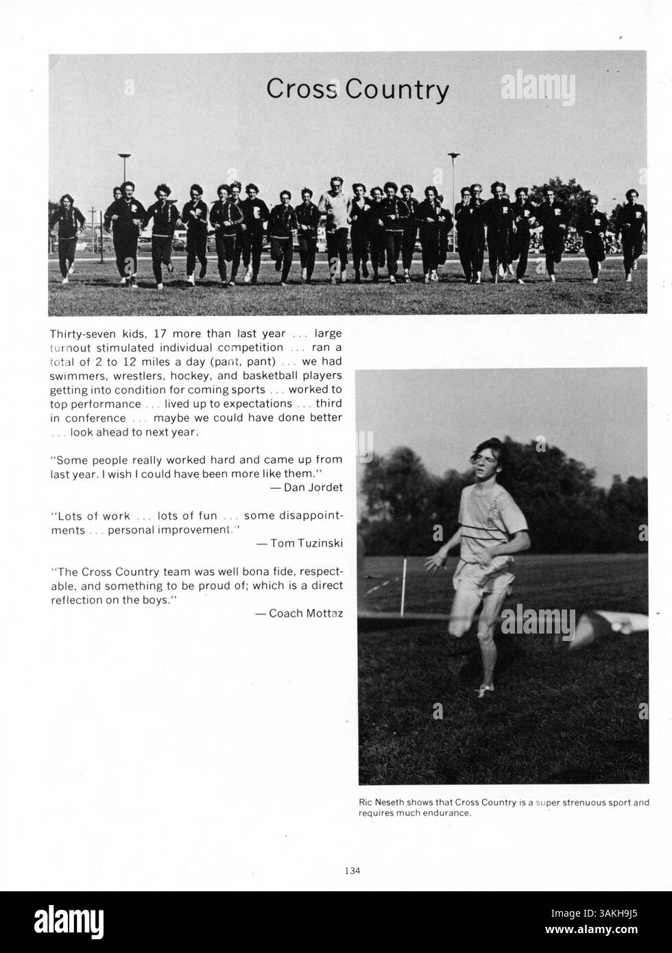 Das Jahrbuch „Pirate Volume 2“ von der Park Center High School im Jahr 1973 dokumentiert ein breites Spektrum an Schülerleben, Clubs, Sportarten und bedeutenden Veranstaltungen während des Schuljahres 1972-1973. Stockfoto