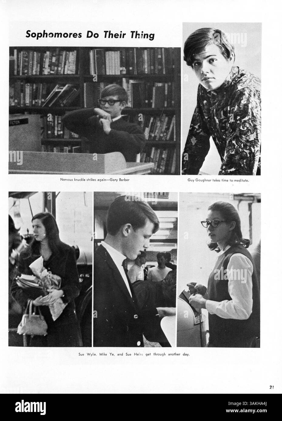 Das Wayzata High School Jahrbuch 1969, Wayako 69, zeigt die Aktivitäten der Schule, von Sport und Clubs bis hin zu Schülerleistungen und Dozenten, und bietet einen umfassenden Überblick über das akademische Jahr 1968-1969. Stockfoto