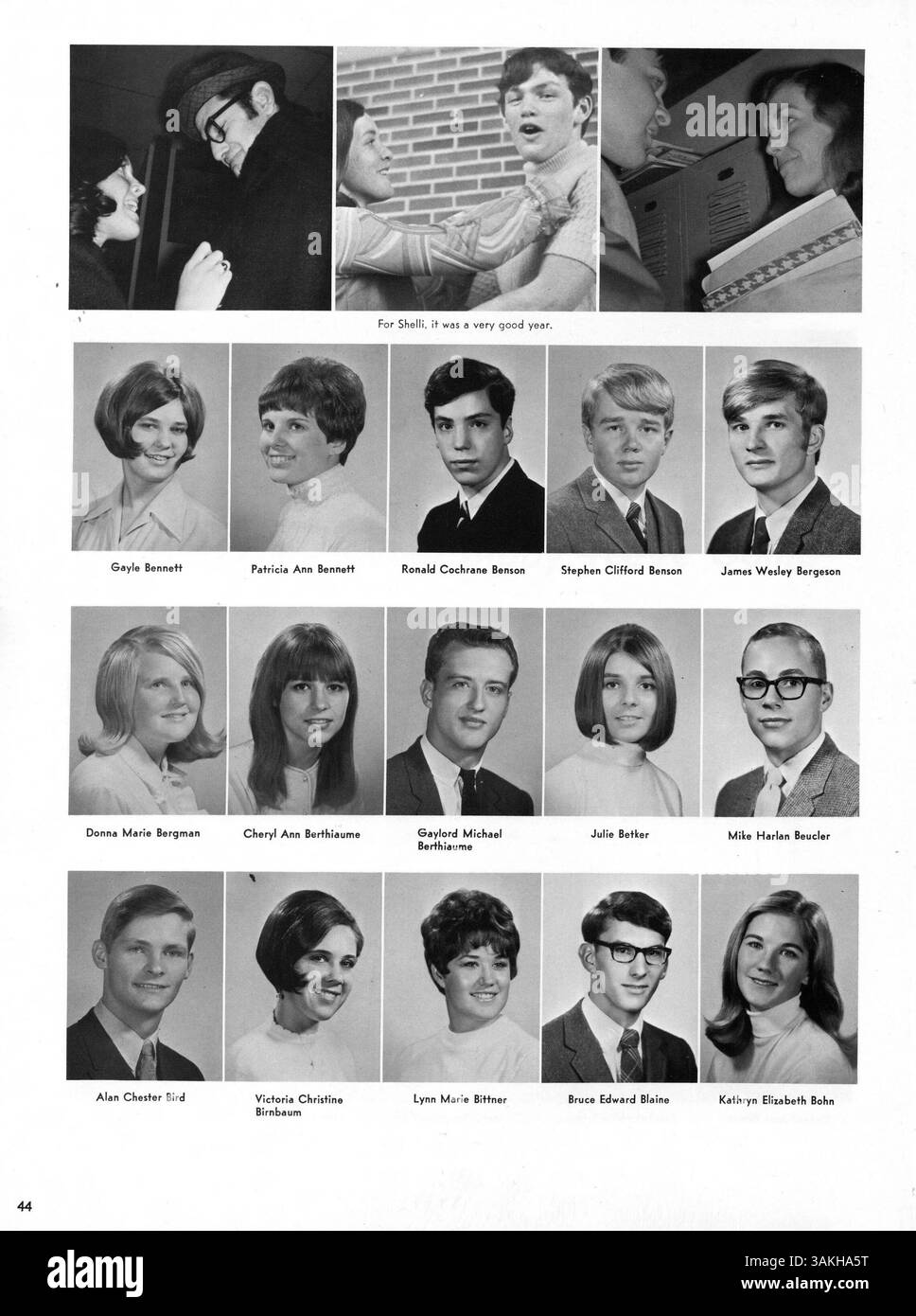 Wayako 69, das Jahrbuch 1969 der Wayzata High School, bietet eine fotografische Aufzeichnung von Schulereignissen, Schülerleistungen, Leichtathletik und Beiträgen der Lehrkräfte während des Schuljahres 1968-1969 und bewahrt so die Schulkultur. Stockfoto