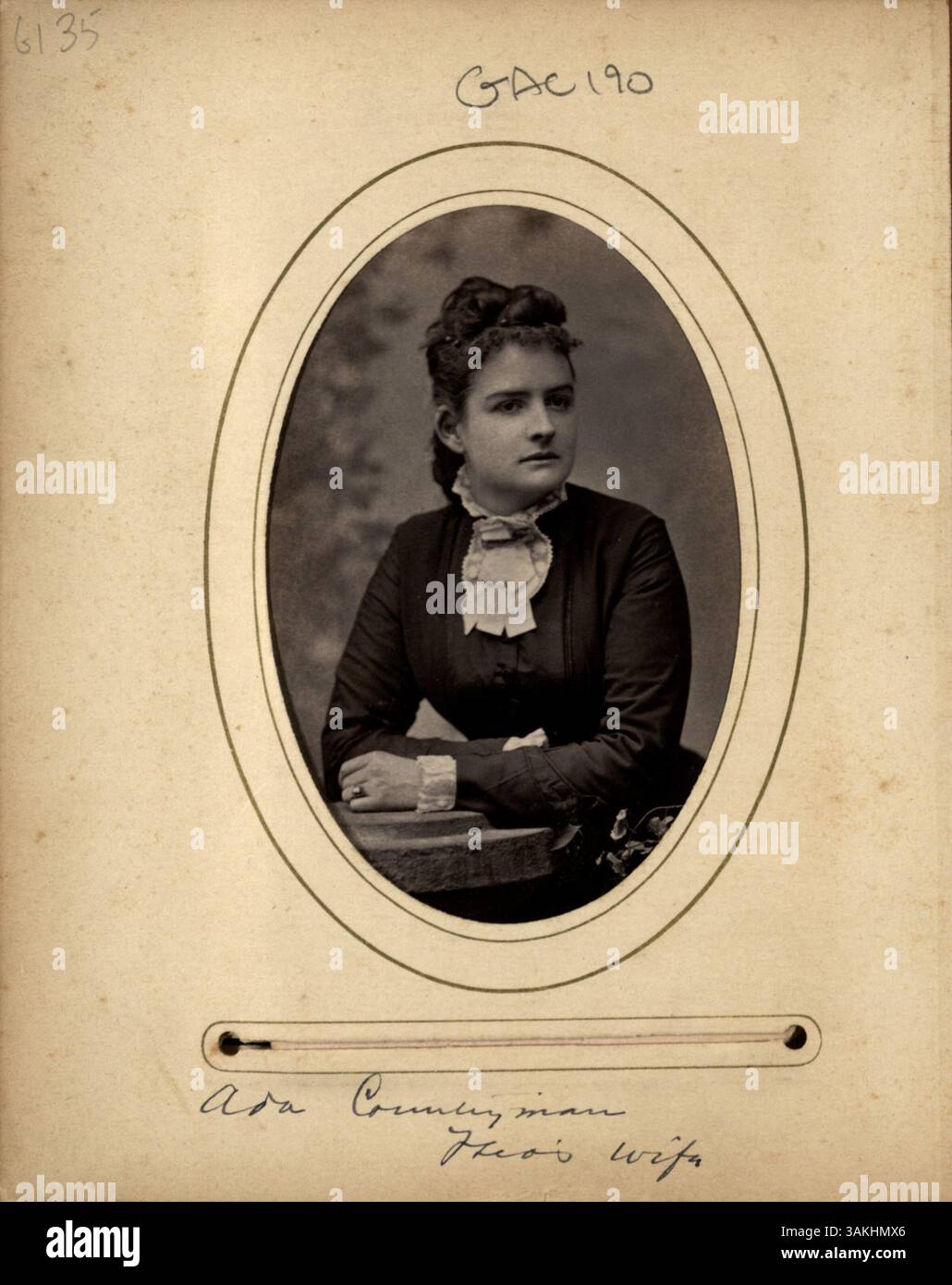 ADA Countryman, Ehefrau von Theo Countryman, ist mit der Hennepin County Library verbunden, die für ihre Beiträge zur Gemeinde und zur Bibliothek anerkannt ist. Stockfoto