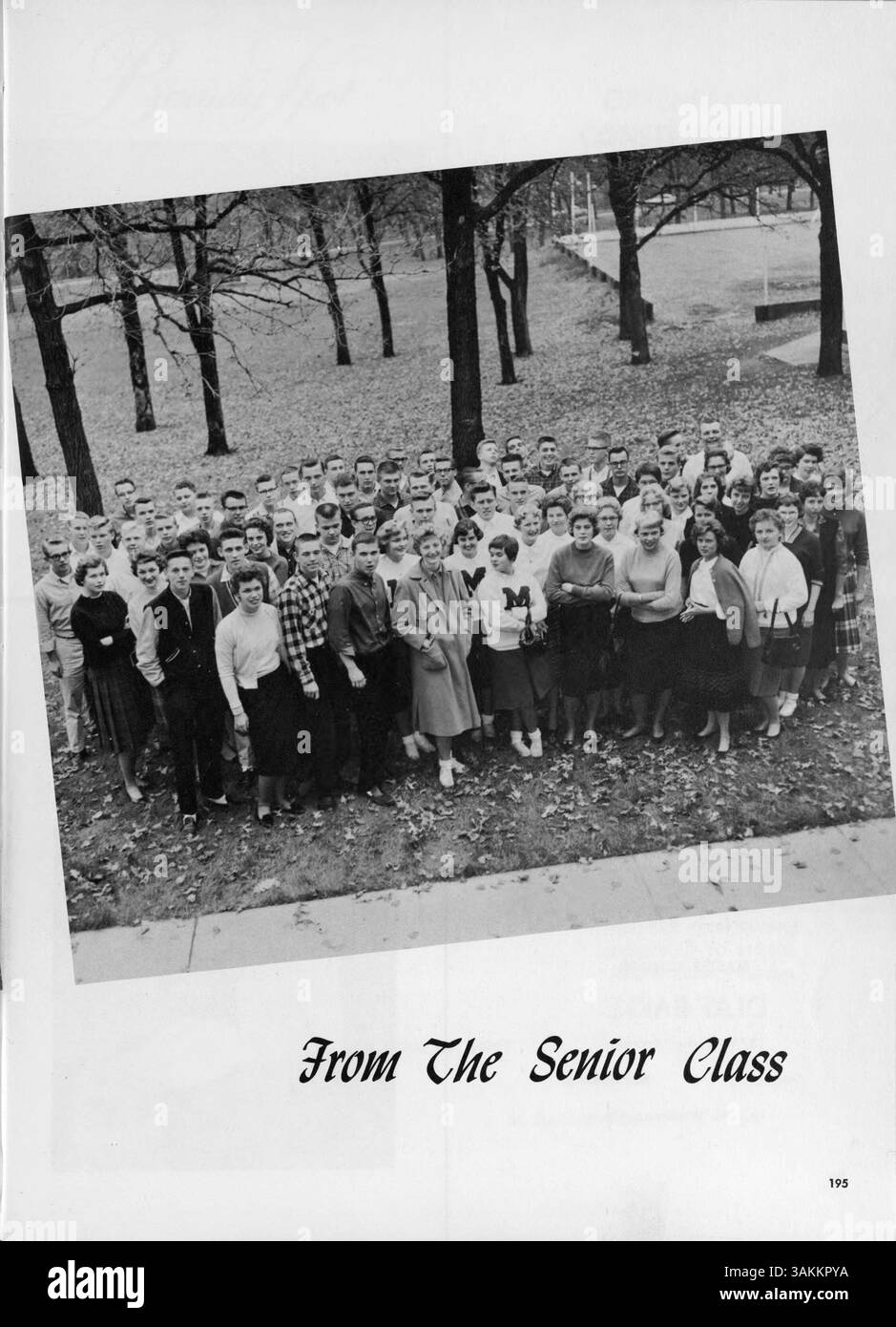 Das Jahrbuch „Antler“ 1960 der Minnehaha Academy bewahrt die Erinnerungen an das Schuljahr und zeigt die akademischen und außerschulischen Aktivitäten der Schüler, einschließlich Leichtathletik und gesellschaftlichen Veranstaltungen. Stockfoto