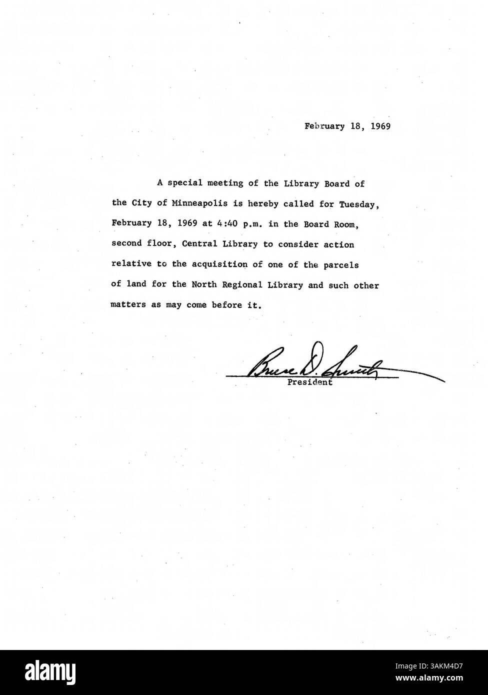 Diese Sammlung von Sitzungsprotokollen des Verwaltungsrats der Minneapolis Public Library 1969 zeigt den Entscheidungsprozess in Bezug auf Bibliotheksrichtlinien und Gemeinschaftsinitiativen auf. Stockfoto