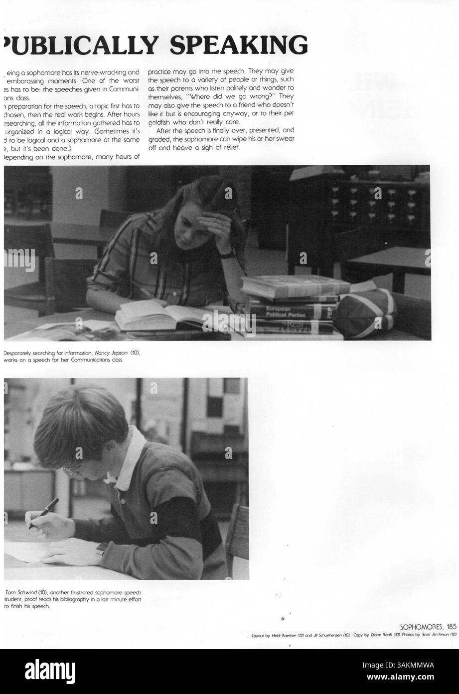 Das Windigo-Jahrbuch 1981 der Edina West High School zeigt Porträts von Schülern und Lehrkräften, zusammen mit Höhepunkten von sportlichen Veranstaltungen, Schulclubs und anderen bemerkenswerten Ereignissen während des Schuljahres 1980-1981. Stockfoto