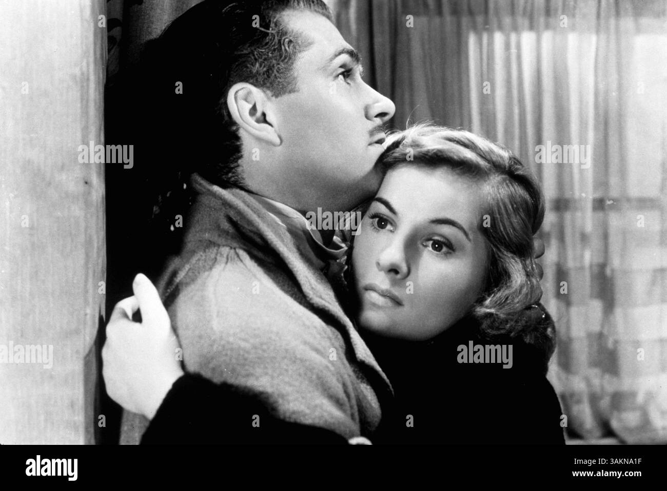 15. Dezember 2013: Joan Fontaine, Schauspielerin des Regisseurs Alfred Hitchcock aus dem Jahr 1941, die für ihre Arbeit in Rebecca bekannt ist, starb. Sie war 96. IM BILD: JOAN FONTAINE UND LAURENCE OLIVIER, IN „REBECCA“. (Kreditbild: © SNAP/Entertainment Pictures/ZUMAPRESS.com) Stockfoto