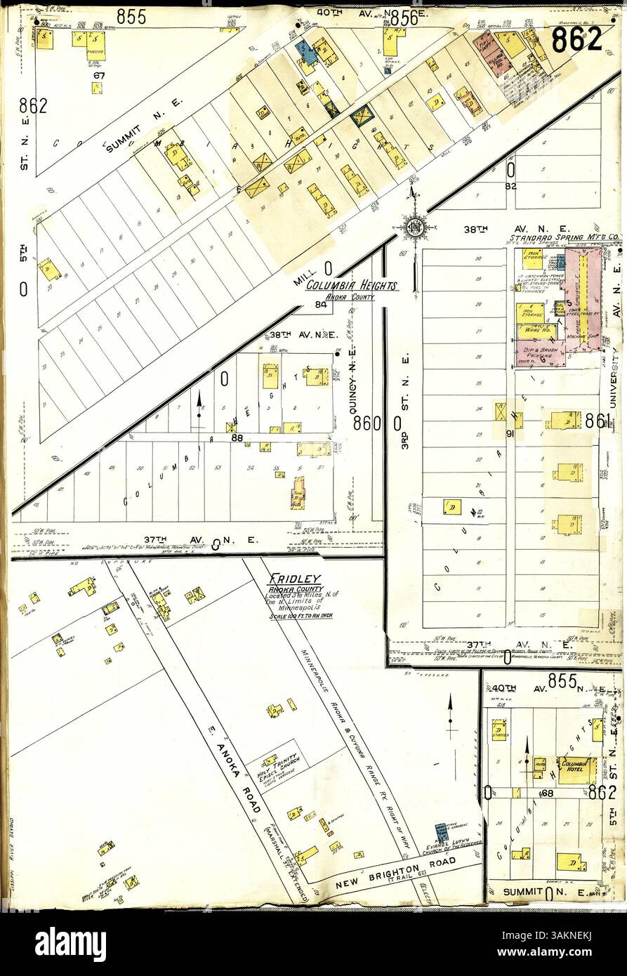 Die Sanborn Insurance Maps of Minneapolis, Band 7, bieten detaillierte Diagramme der Stadtentwicklung und des Wachstums, wobei der Schwerpunkt auf Gebäudeumrissen, Materialien und Baudetails liegt. Die Karten wurden auf einer Skala von 50 Fuß bis 1 Zoll erstellt und von Feuerversicherungen zur Bewertung von Sachrisiken verwendet. Die Karten, basierend auf der Ausgabe von 1912, wurden bis 1930 bearbeitet. Stockfoto