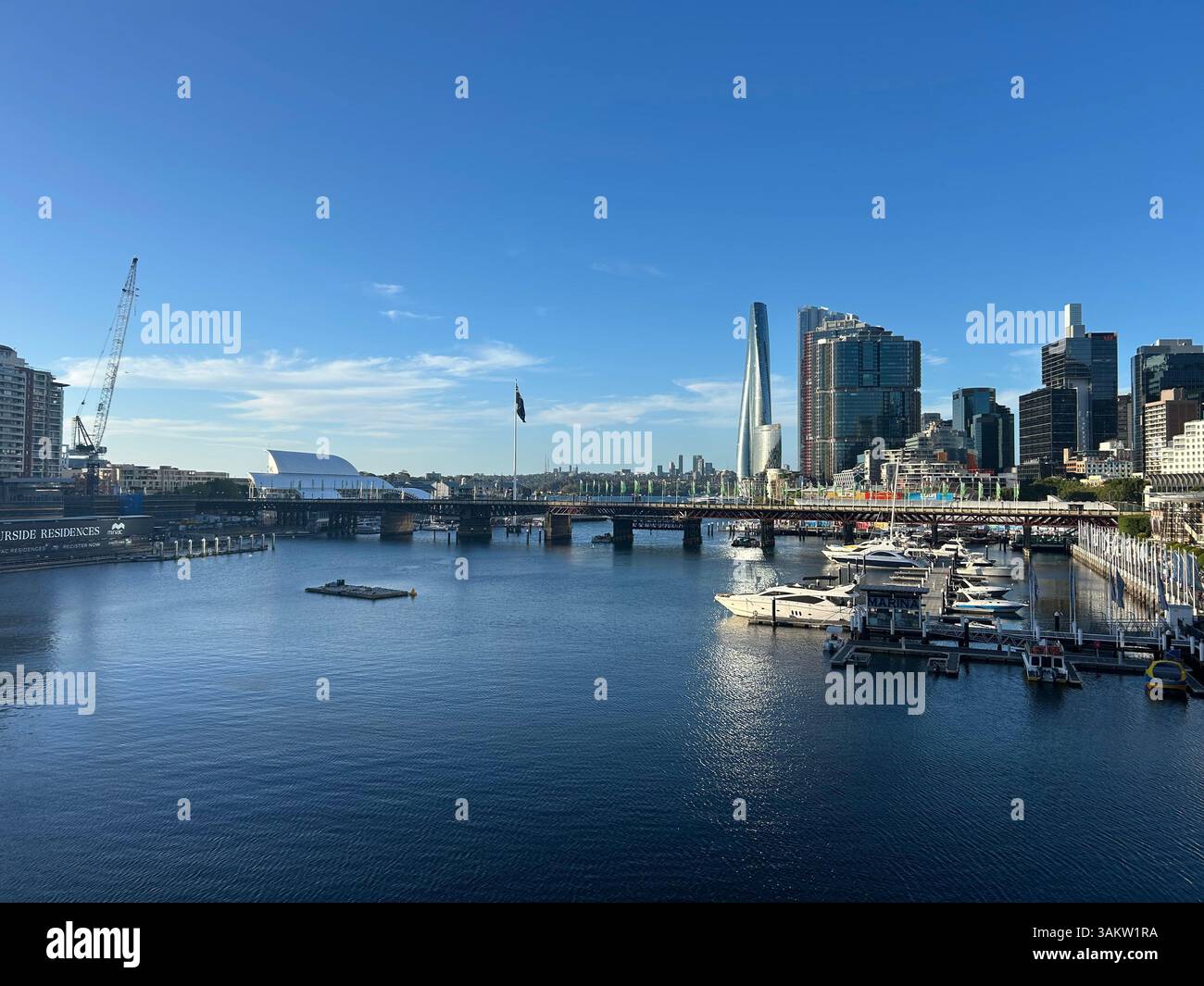 Schöner Blick auf den Hafen - Smartphone-aufgenommenes Stockfoto