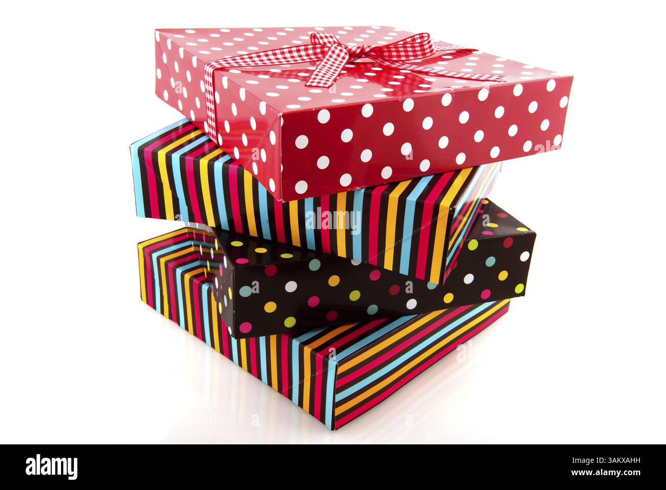 Bunte Stapel mit Geschenken mit Streifen und Berührung Stockfoto