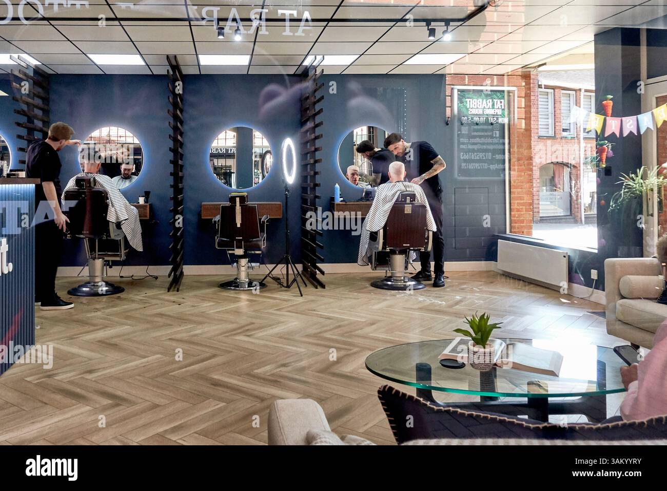 Friseursalon für Herren, England, Großbritannien Stockfoto