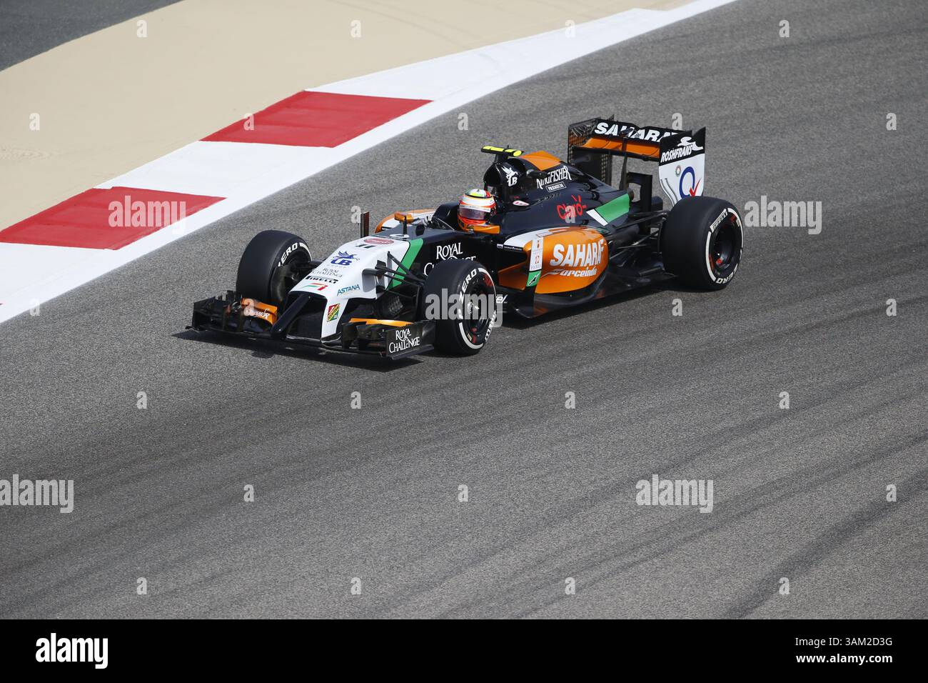 April 2014 - Manama, BAHRAIN, BAHRAIN - Sergio PÃ Mendoza, (PEREZ), MEX, Team Sahara Force India F1, Force Ind. VJM07, Mercedes-Benz PU106A,.BAHRAIN – Rennstrecke MANAMA, Shakir – 04/04/2014 – Formel 1, F1, Formel 1 – Bild zur Gebührenpflicht (Credit Image: © David McIntyre/ZUMAPRESS.com) Stockfoto
