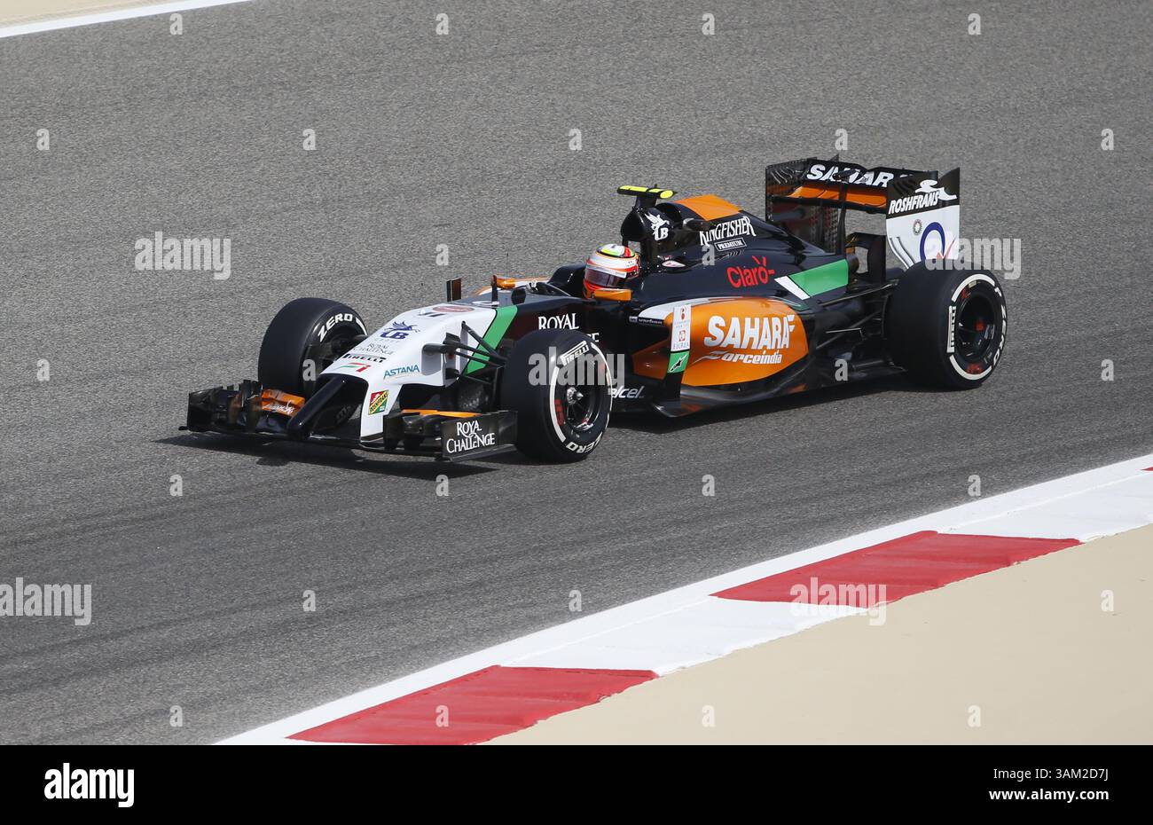 April 2014 - Manama, BAHRAIN, BAHRAIN - Sergio PÃ Mendoza, (PEREZ), MEX, Team Sahara Force India F1, Force Ind. VJM07, Mercedes-Benz PU106A,.BAHRAIN – Rennstrecke MANAMA, Shakir – 04/04/2014 – Formel 1, F1, Formel 1 – Bild zur Gebührenpflicht (Credit Image: © David McIntyre/ZUMAPRESS.com) Stockfoto