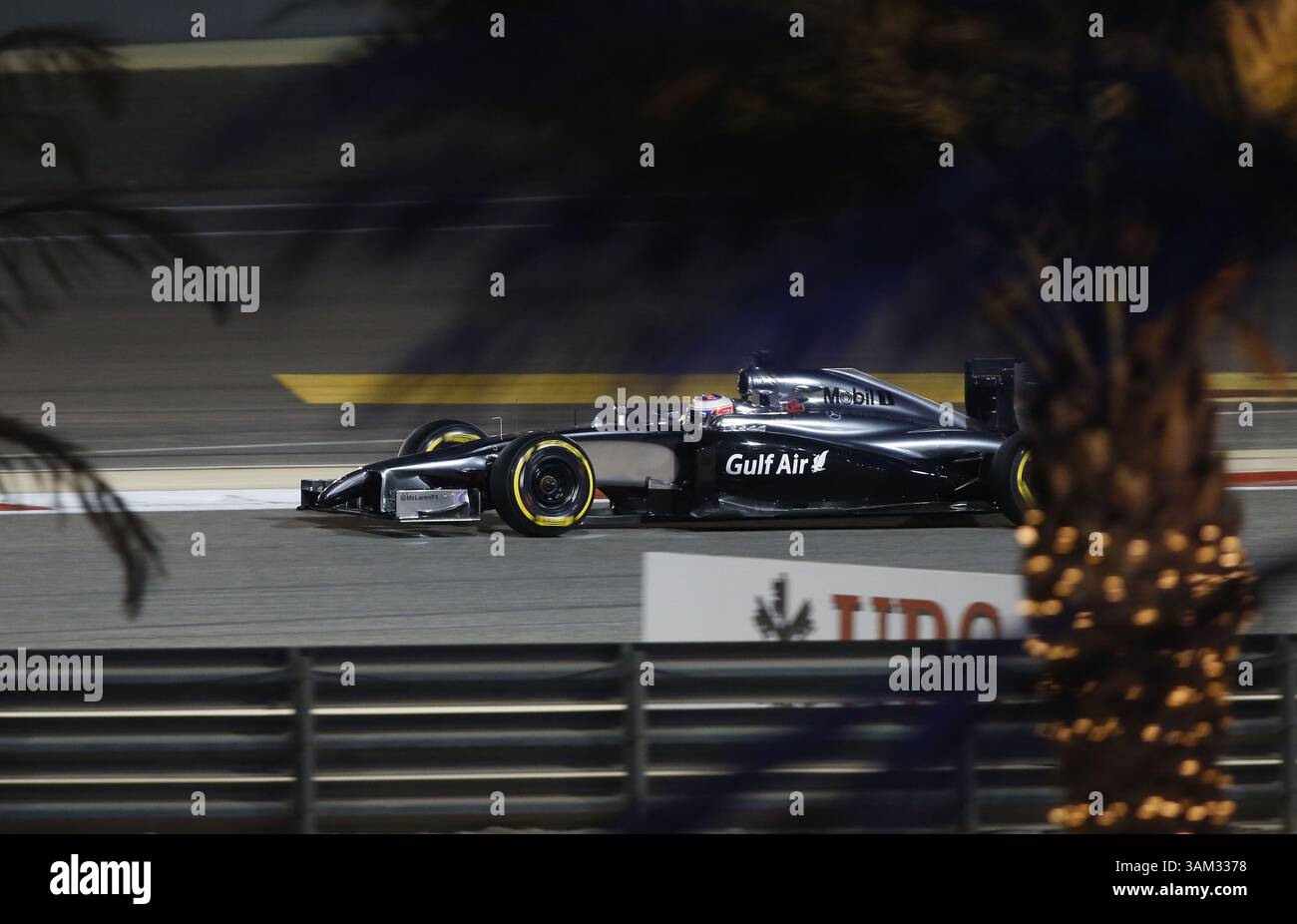 April 2014 - Manama, BAHRAIN, BAHRAIN - Jenson BUTTON, GBR, Team McLaren Mercedes, McLaren, MP4-29, Mercedes-Benz PU106A Hybrid,. BAHRAIN – MANAMA, Shakir Circuit – 05/04/2014 – Formel 1, F1, Formel 1 – Bild zur Gebührenpflicht (Bild: © David McIntyre/ZUMAPRESS.com) Stockfoto