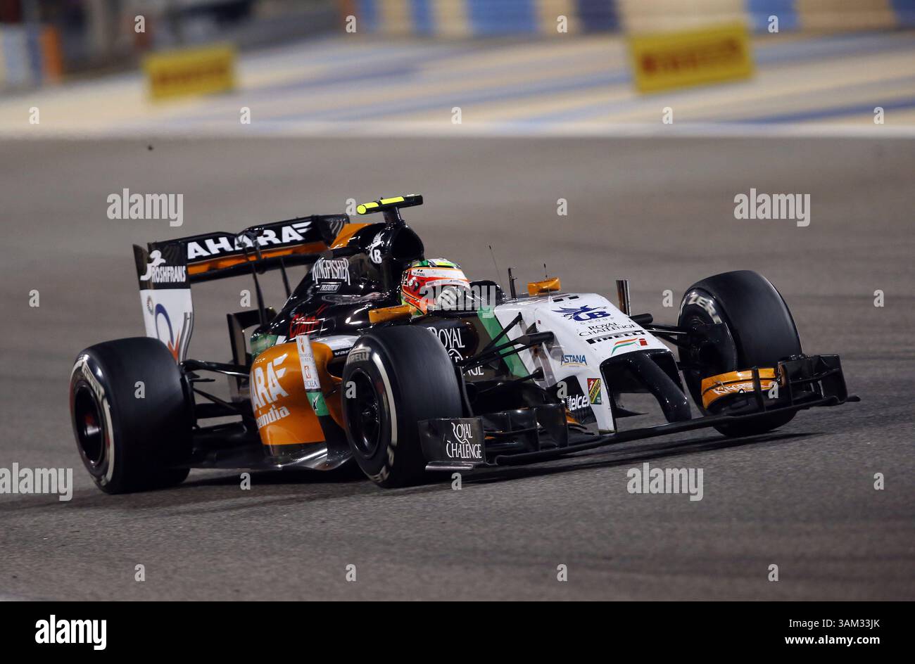 April 2014 - Manama, BAHRAIN, BAHRAIN - Sergio PÃ Mendoza, (PEREZ), MEX, Team Sahara Force India F1, Force Ind. VJM07, Mercedes-Benz PU106A, . BAHRAIN – MANAMA, Shakir Circuit – 06/04/2014 – Formel 1, F1, Formel 1 – Bild zur Gebührenpflicht (Bild: © David McIntyre/ZUMAPRESS.com) Stockfoto