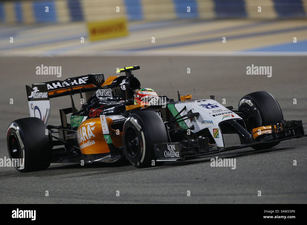 April 2014 - Manama, BAHRAIN, BAHRAIN - Sergio PÃ Mendoza, (PEREZ), MEX, Team Sahara Force India F1, Force Ind. VJM07, Mercedes-Benz PU106A, . BAHRAIN – MANAMA, Shakir Circuit – 06/04/2014 – Formel 1, F1, Formel 1 – Bild zur Gebührenpflicht (Bild: © David McIntyre/ZUMAPRESS.com) Stockfoto