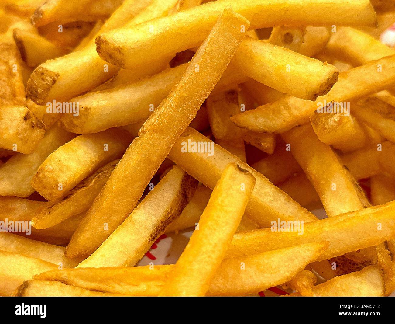 Nahaufnahme von Pommes Frites, keine Leute Hintergründe. - Smartphone-aufgenommenes Stockfoto