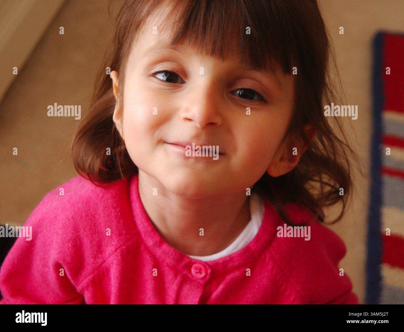 8. März 2005 - USA - KRT US NEWS STORY SLUGGED: MED-BRITTLEBONES KRT FOTO VON KAREN SCHIELY/AKRON BEACON JOURNAL (17. März) Addie Wisniewski, 4, aus Medina, Ohio, leidet an einer seltenen genetischen Störung namens Osteogenesis imperfecta, besser bekannt als spröde Knochenerkrankung. (Mvw) 2005 (Vielfalt) (Bild: © Karen Schiely/mct/ZUMAPRESS.com) Stockfoto