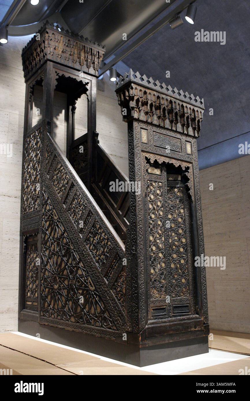 29. März 2005 - USA - KEINE MAGIE, KEIN VERKAUF - KRT ENTERTAINMENT STORY SLUGGED: ISLAMICART KRT FOTO VON MICHAEL AINSWORTH/DALLAS MORNING NEWS (7. April) die Minbar von Sultan QA'itbay (1468-1496) wird im Kimbell Art Museum in Forth Worth, Texas, als Teil einer Ausstellung über islamische Kunst aus dem Victory and Albert Museum ausgestellt. (gsb) 2005 (Kreditbild: © Michael Ainsworth/mct/ZUMAPRESS.com) Stockfoto