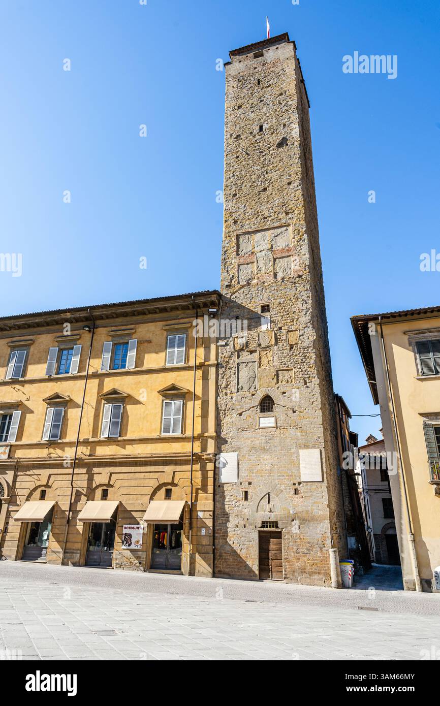 Der Bürgerturm, mittelalterliche romanische Architektur aus dem 15. Jahrhundert, in Città di Castello, Umbrien, Italien. Stockfoto