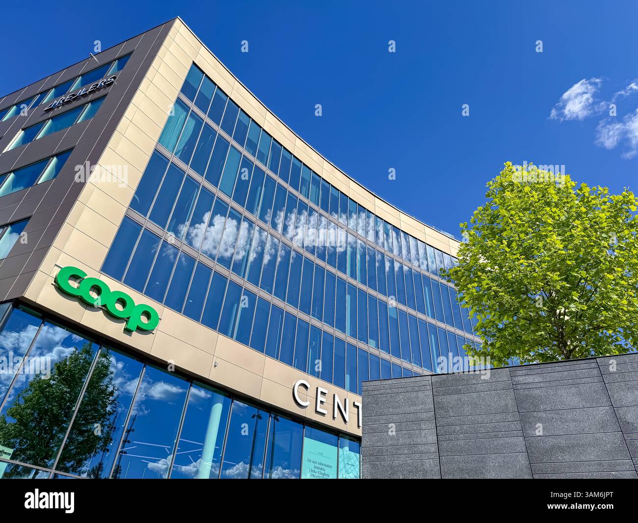 Coop, Uppsala Town Centre - Stockholm, Schweden - Smartphone-aufgenommenes Stockfoto