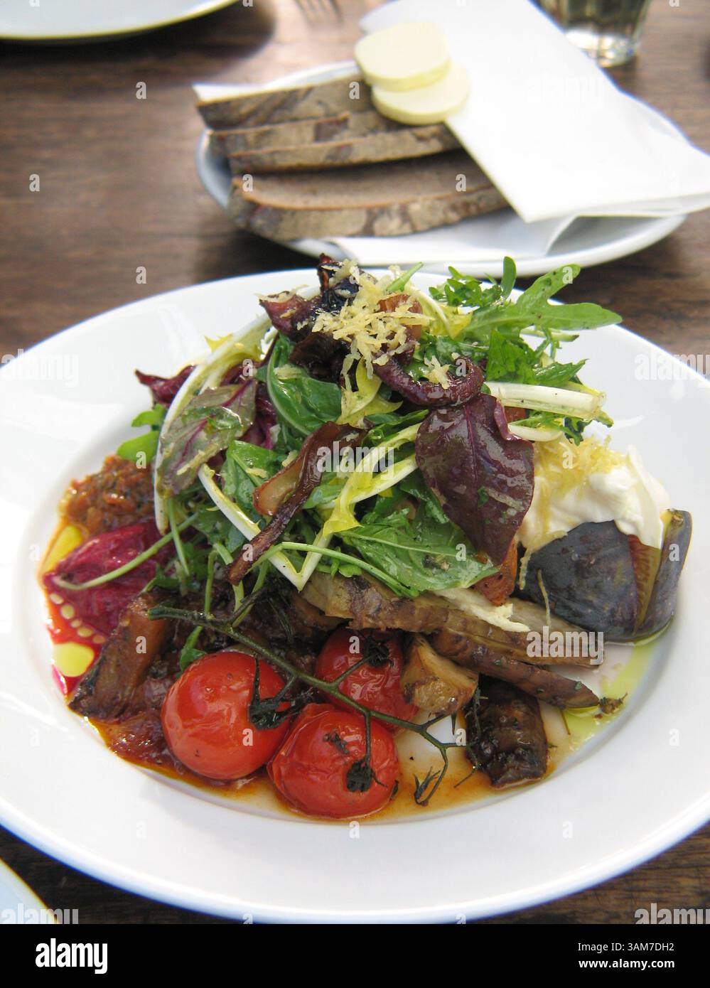 Okt. 2005 - USA - die Mezze Plate ist perfekt für Vegetarier im Petersham Nurseries Cafe im Londoner Dorf Richmond. (Mary Ellen Botter/Dallas Morning News/KRT) (Foto: © Mary Ellen Botter/mct/ZUMAPRESS.com) Stockfoto