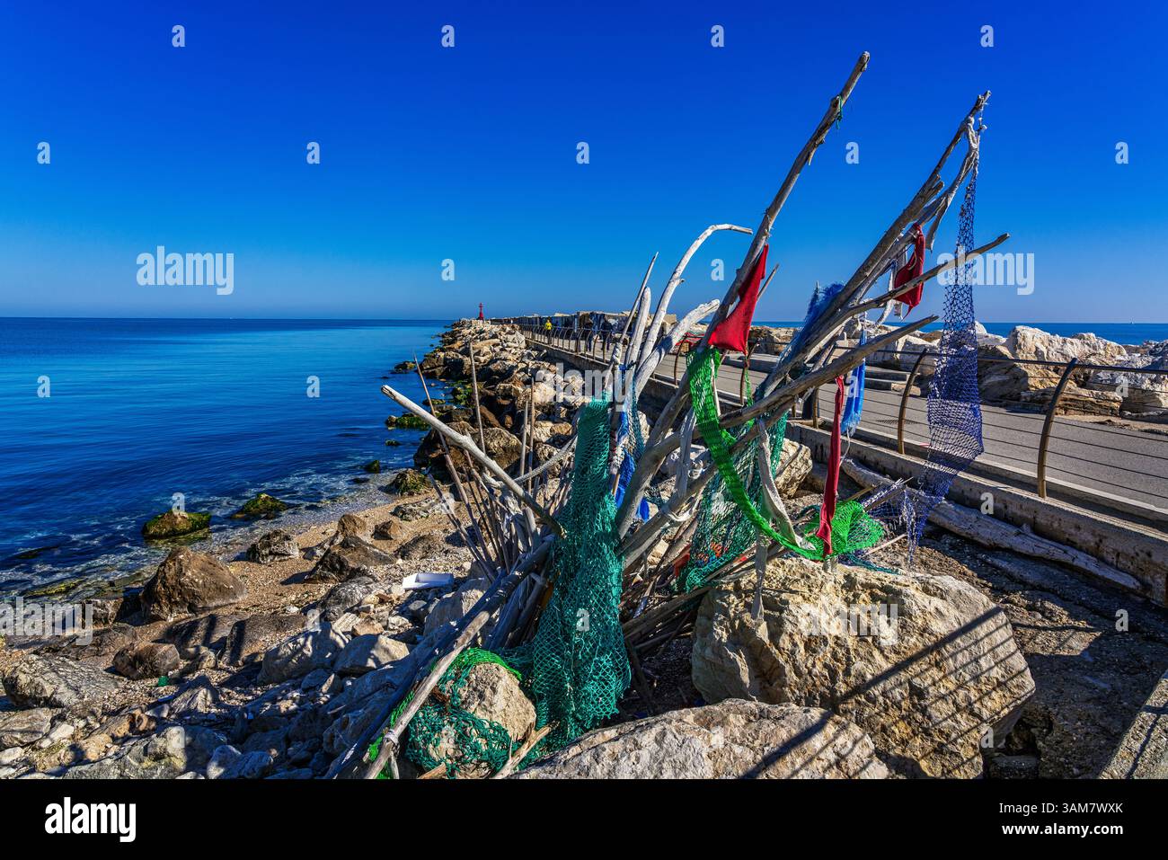 Eine der künstlerischen Installationen, die dem Meer und den Fischern im Museum of Art on the Sea gewidmet sind. San Benedetto del Tronto, Marken Stockfoto