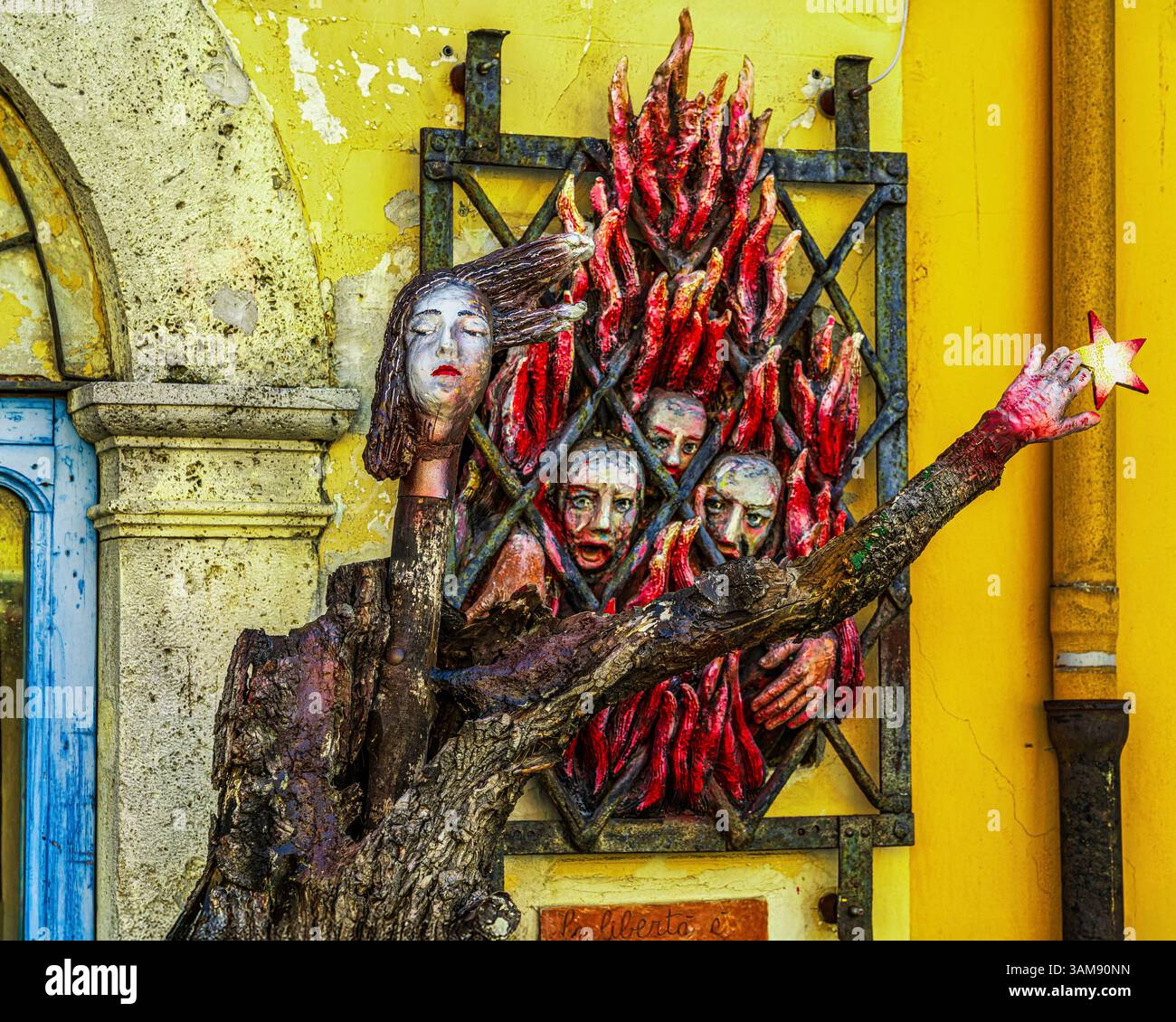 Detail eines der Kunstwerke im Haus des Windes in San Benedetto del Tronto. Dieser hier ist der Freiheit gewidmet. Marken Stockfoto