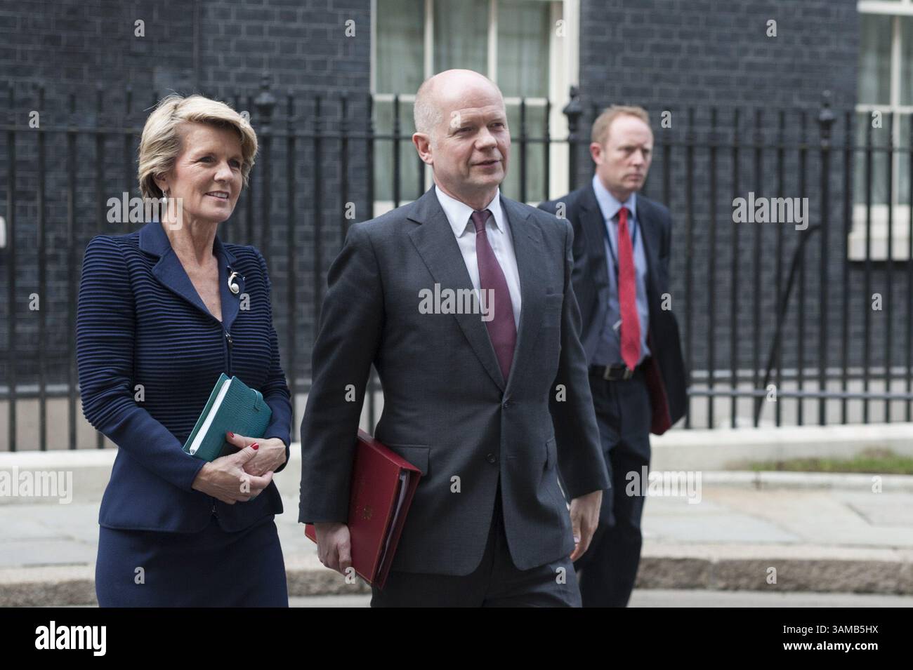 11. März 2014: London, London, Großbritannien – Außenminister WILLIAM HAGUE und Verteidigungsminister Philip Hammond treffen sich mit dem australischen Außenminister JULIE BISHOP und Verteidigungsminister David Johnston, um die außenpolitischen und verteidigungspolitischen Herausforderungen und Möglichkeiten für eine weitere gemeinsame Zusammenarbeit zu erörtern. Im Bild: (L) JULIE BISHOP; (Mitte) WILLIAM HAGUE. (Bild: © Lee Thomas/ZUMA Wire/ZUMAPRESS.com) Stockfoto
