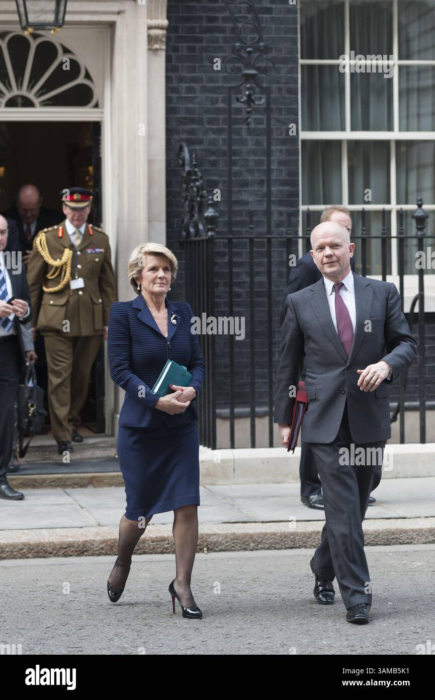 11. März 2014: London, London, Großbritannien – Außenminister WILLIAM HAGUE und Verteidigungsminister Philip Hammond treffen sich mit dem australischen Außenminister JULIE BISHOP und Verteidigungsminister David Johnston, um die außenpolitischen und verteidigungspolitischen Herausforderungen und Möglichkeiten für eine weitere gemeinsame Zusammenarbeit zu erörtern. Im Bild: (L) JULIE BISHOP; (Mitte) WILLIAM HAGUE. (Bild: © Lee Thomas/ZUMA Wire/ZUMAPRESS.com) Stockfoto