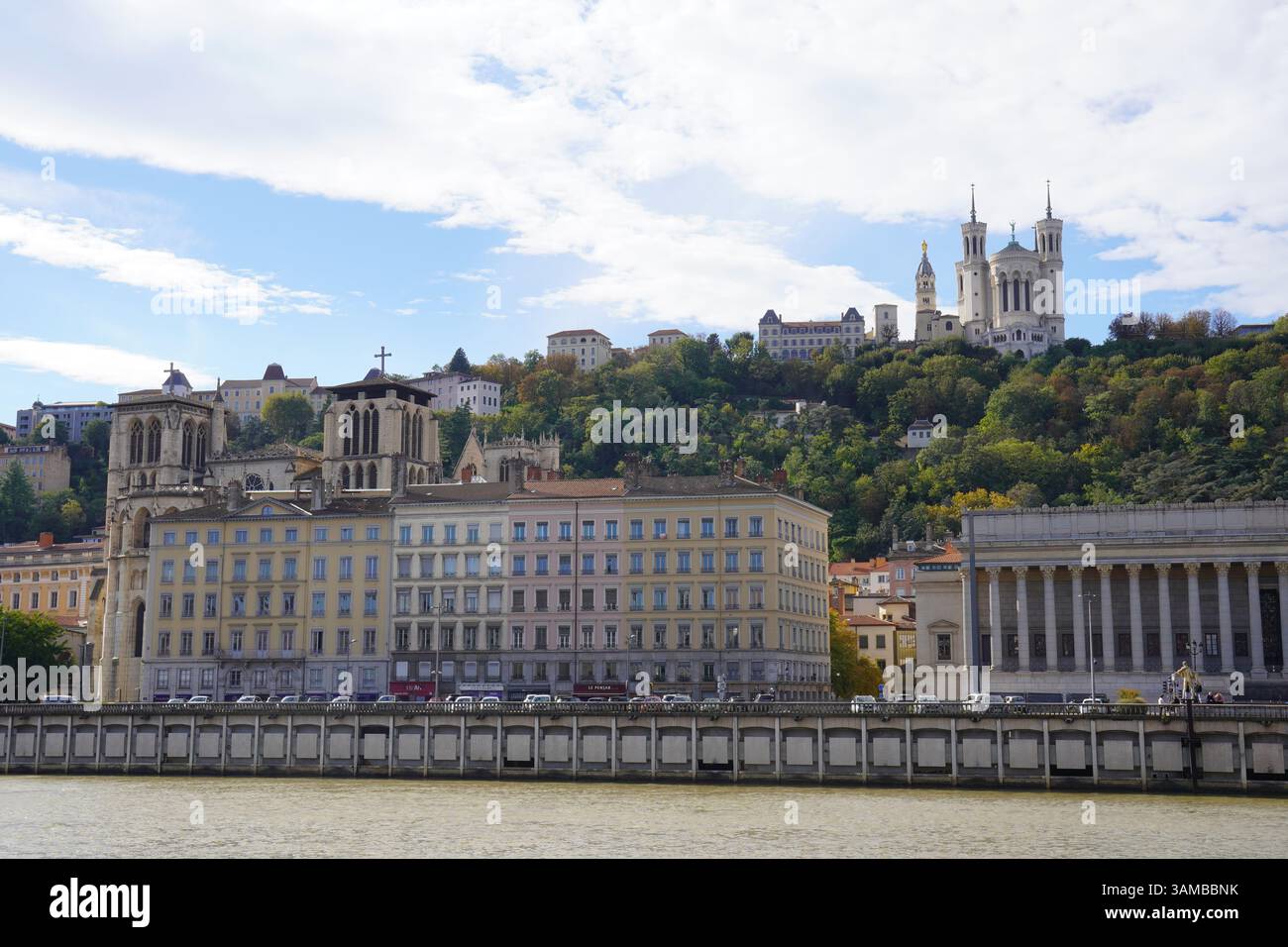Skyline von Lyon, Kathedrale, Basilika Notre-Dame de Fourvière, Fluss Saone, Frankreich Stockfoto