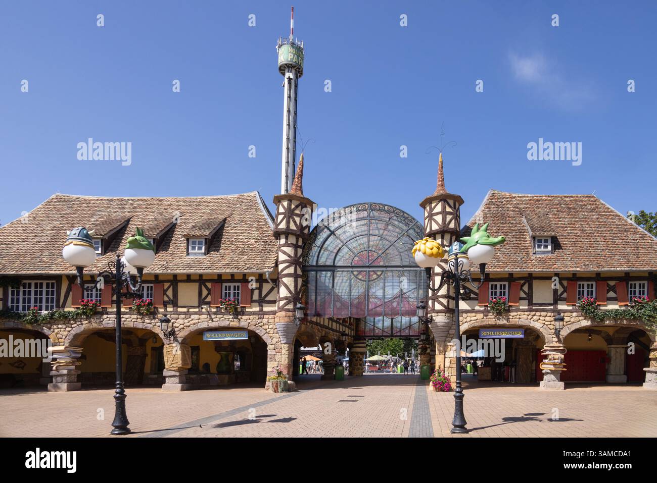 Eingang von Plopsaland Deutschland in Haßloch, Rheinland-Pfalz, Deutschland, der Besucher im beliebten Familienfreizeitpark begrüßt. Stockfoto