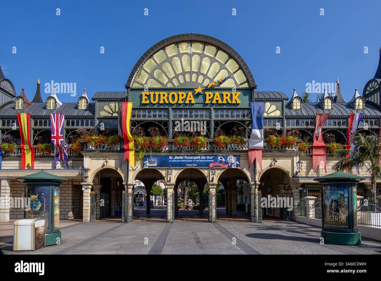 Eintritt zum Themenpark Europa Park in Deutschland. Europäischer Vergnügungspark mit Achterbahnen. Stockfoto