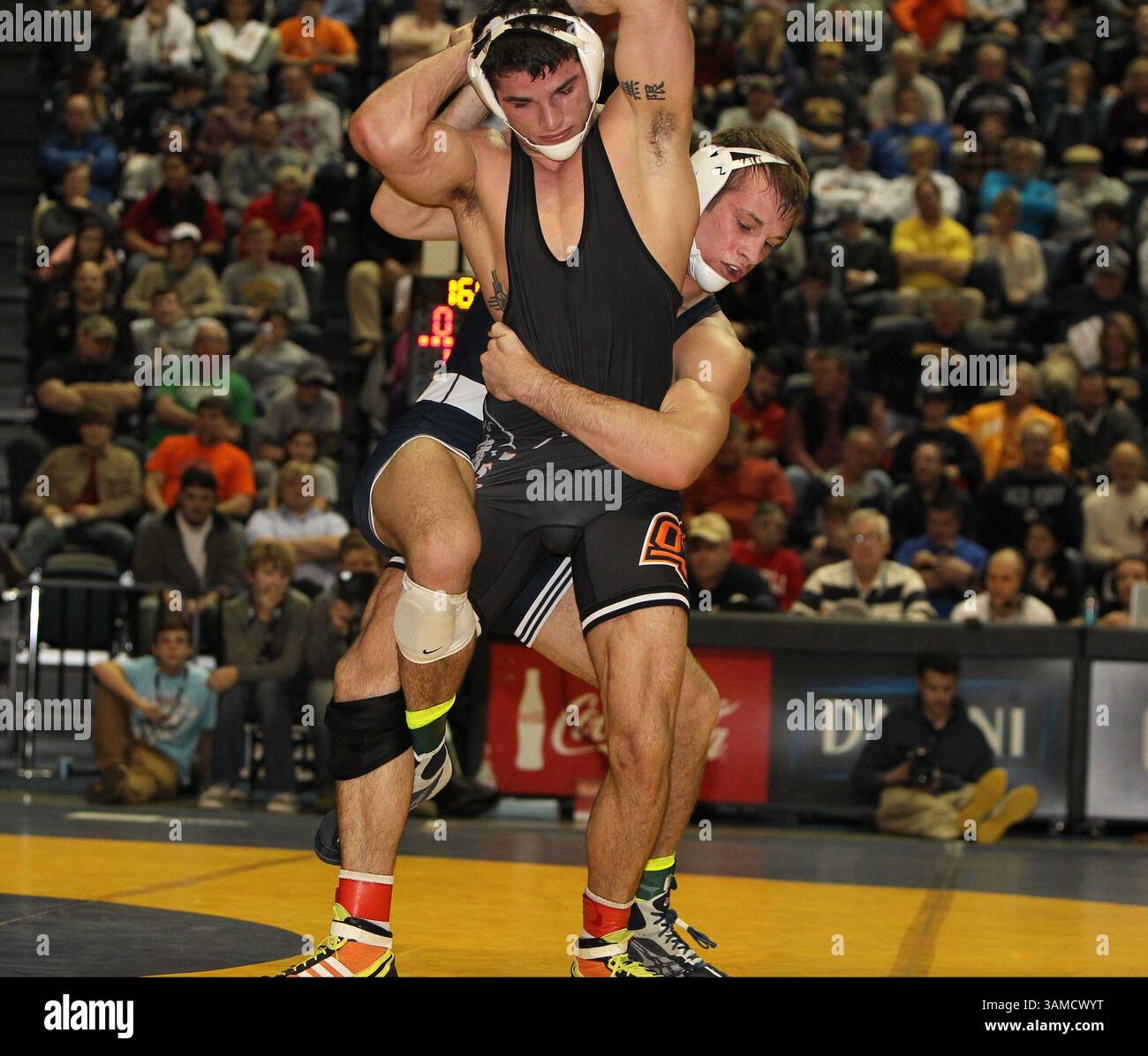 2. Januar 2014 – Chattanooga, Tennessee, USA – Dan Taylor vom Penn State geht während der Südstaaten-Scuffle in der McKenize Arena zum Absturz. (Kreditbild: © Frank Mattia/ZUMAPRESS.com) Stockfoto