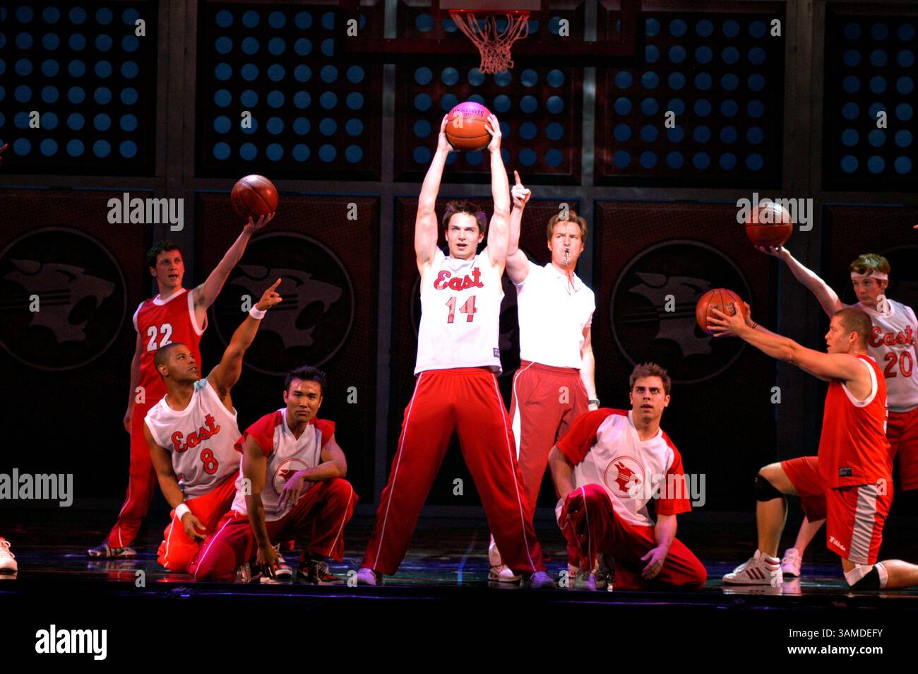 25. Juli 2007 – Chicago, IL, USA – John Jeffrey Martin tritt am 25. Juli 2007 als Troy Bolton im Rahmen einer Aufführung des High School Musical im LaSalle Bank Theatre in Chicago, Illinois auf. (William Rice/Chicago Tribune/MCT) (Kreditbild: © William Rice/MCT/ZUMAPRESS.com) Stockfoto