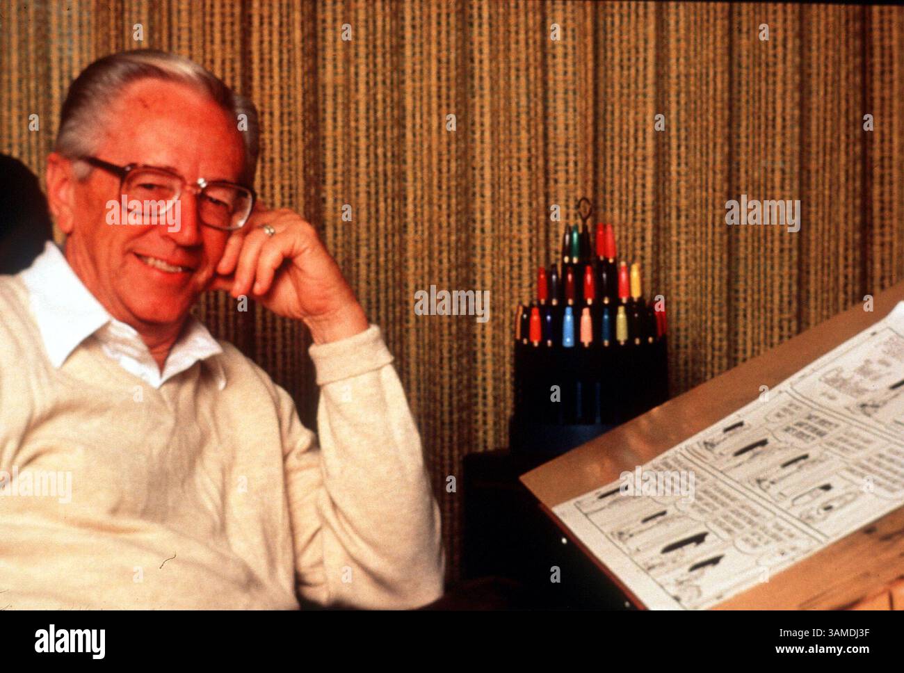 14. Dezember 1999 - USA - KRT US NEWS STORY SLUGGED: SCHULZ KRT PHOTO COURTESY UNITED FEATURES (KRT18 - 14. Dezember) der Comic-Schöpfer Charles Schulz zieht seinen „Peanuts“-Streifen zurück, nachdem er fast 50 Jahre lang den Daily Comic gezeichnet hatte. Er hat seine neuesten Streifen vor sechs Wochen fertig gemacht, bevor er Krebs diagnostiziert wurde. Der letzte neue Tagesstreifen läuft am 3. Januar und der letzte Sonntag am 13. Februar. (KRT) AP PL KD BL 1999 (Horiz) (gsb) (Kreditbild: © United Features/mct/ZUMAPRESS.com) Stockfoto