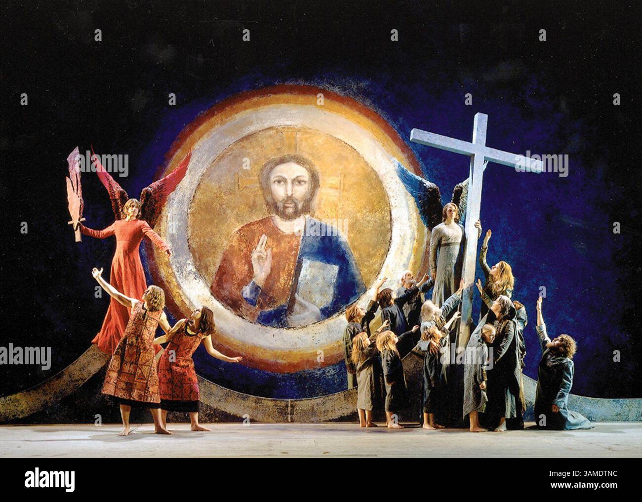 26. Juni 2000 - USA - KRT TRAVEL STORY SLUGGED: PASSIONPLAY KRT FOTO VON BRIGITTE MARIA MAYER/GENEINDE OBERAMMAEGAU VIA CHICAGO TRIBUNE (26. Juni) für ein Jahr jedes Jahrzehnt führt die Stadt Oberammergan, Deutschland, ein Passionsspiel mit dem Titel „Tragödie der Passion“ auf, das seit 1634 in der Stadt aufgeführt wird. Das Drehbuch wurde erstmals seit 1860 geändert. (TB) PL KD BL 2000 (Horiz) (gsb) (Kreditbild: © Chicago Tribune/mct/ZUMAPRESS.com) Stockfoto