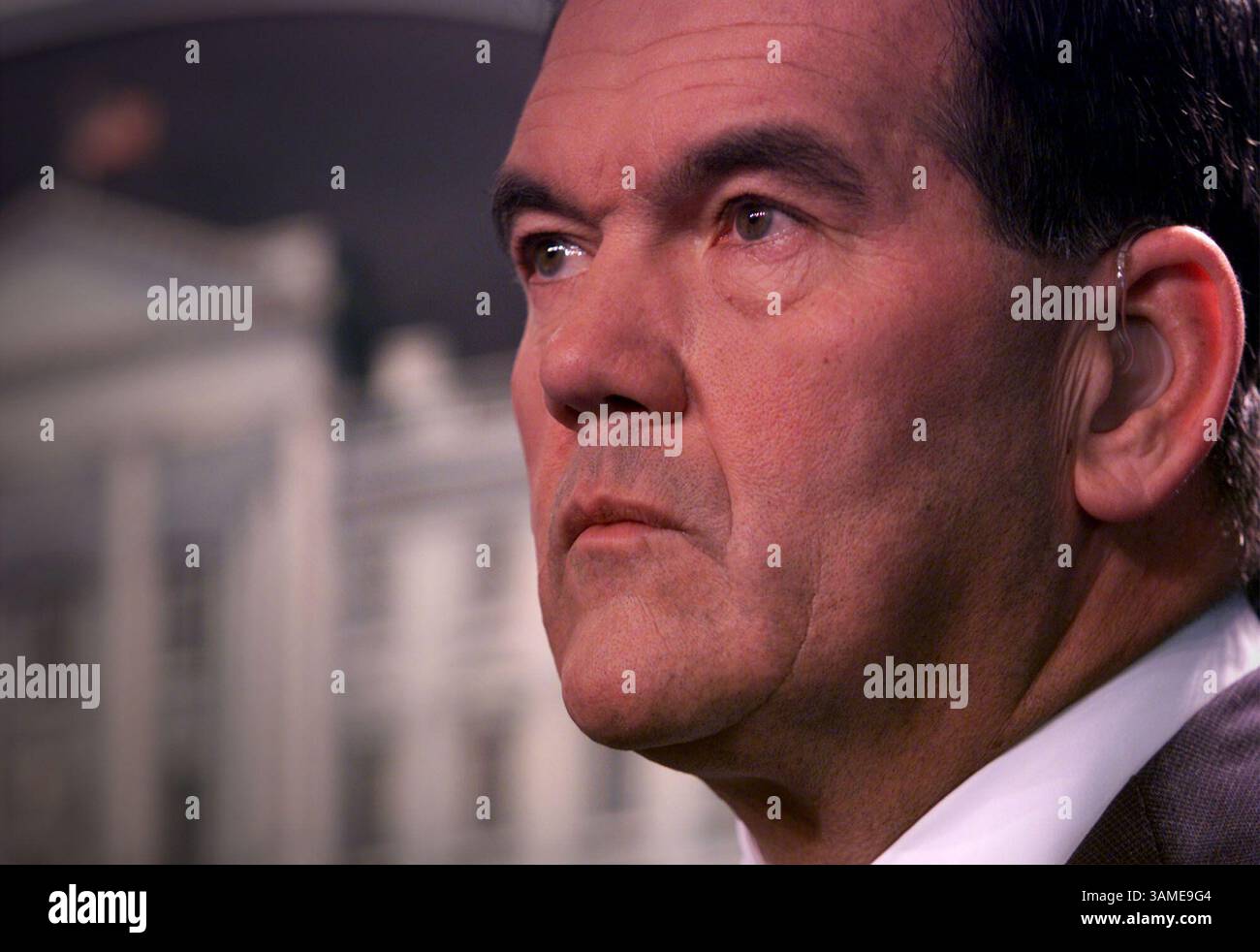 9. November 2001 - USA - KRT US NEWS STORY SLUGGED: ATTACKS-SECURITY KRT FOTO VON CHUCK KENNEDY/KRT (7. März) -- Tom Ridge, Direktor des Office of Homeland Security, spricht auf einer Pressekonferenz mit EPA-Administrator Christine Todd Whitman am Freitag, 9. November 2001 im Weißen Haus. (KRT) NC KD BL 2001 (Horiz) (gsb) (Kreditbild: © PHOTOGNOSOURCE/mct/ZUMAPRESS.com) Stockfoto