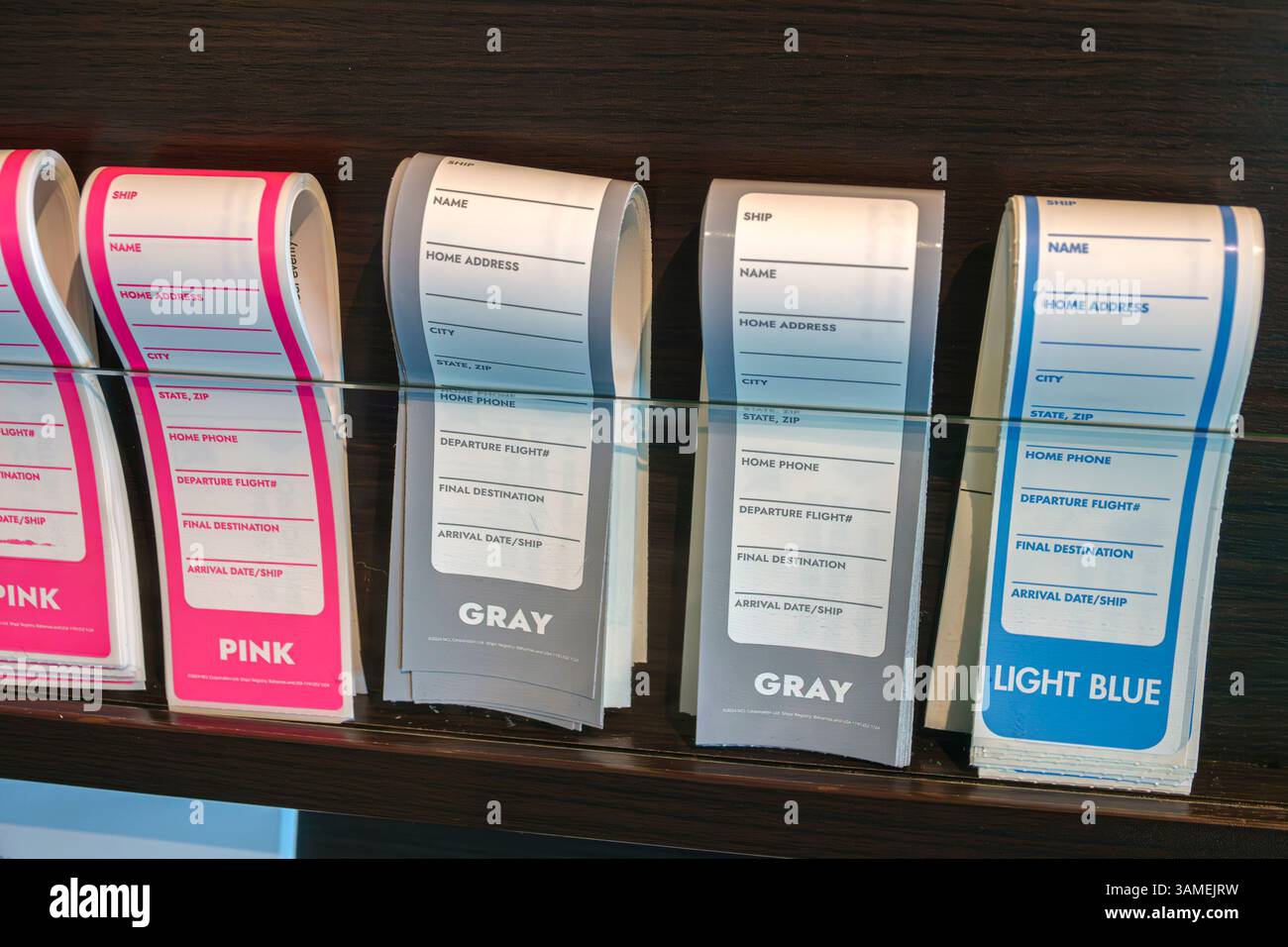 Bahamas, Norwegian Cruise Line NCL Breakaway Schiff 11-tägige Route in der östlichen Karibik, an Bord innen, Gepäckanhänger für Kreuzfahrtschiffe, Passagierausweis Stockfoto